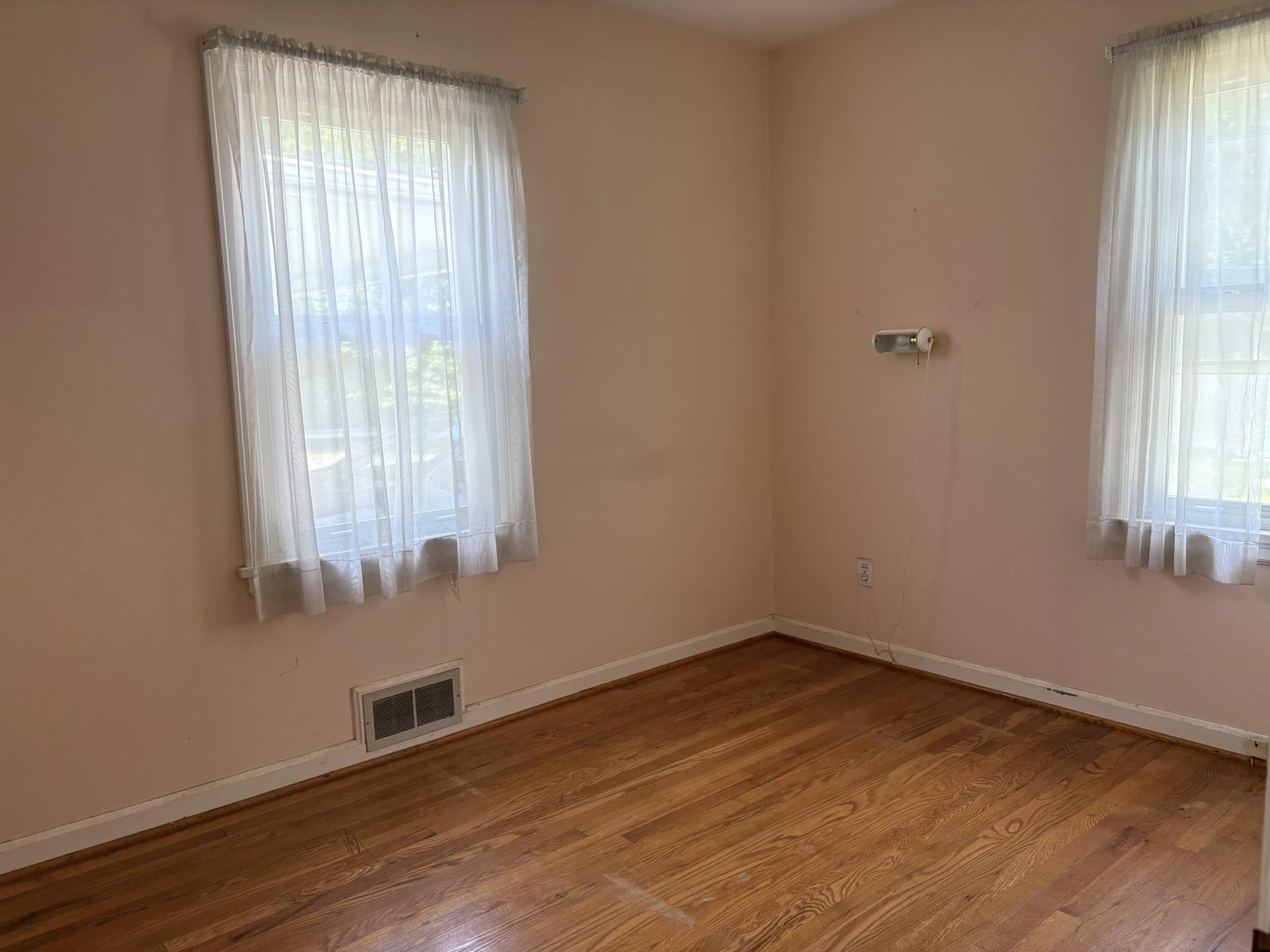 816 Douglas ST - Photo 11