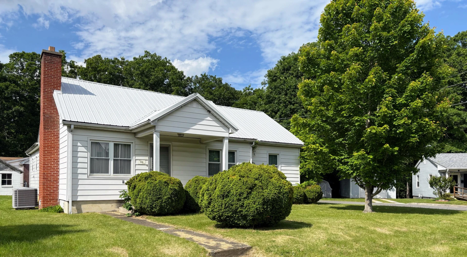 816 Douglas ST - Photo 2