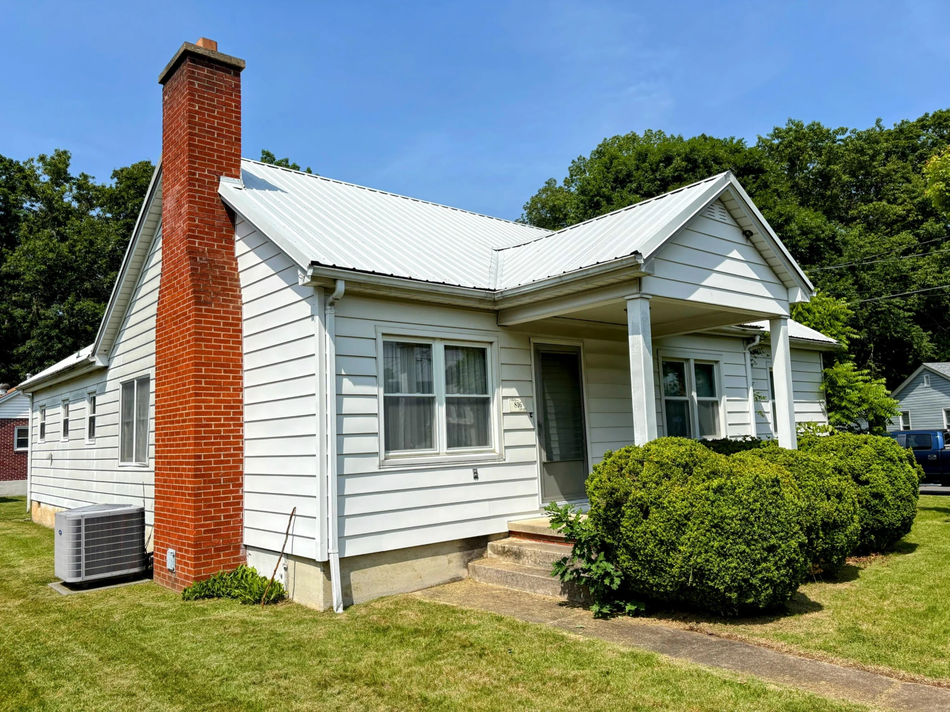 816 Douglas ST - Photo 3