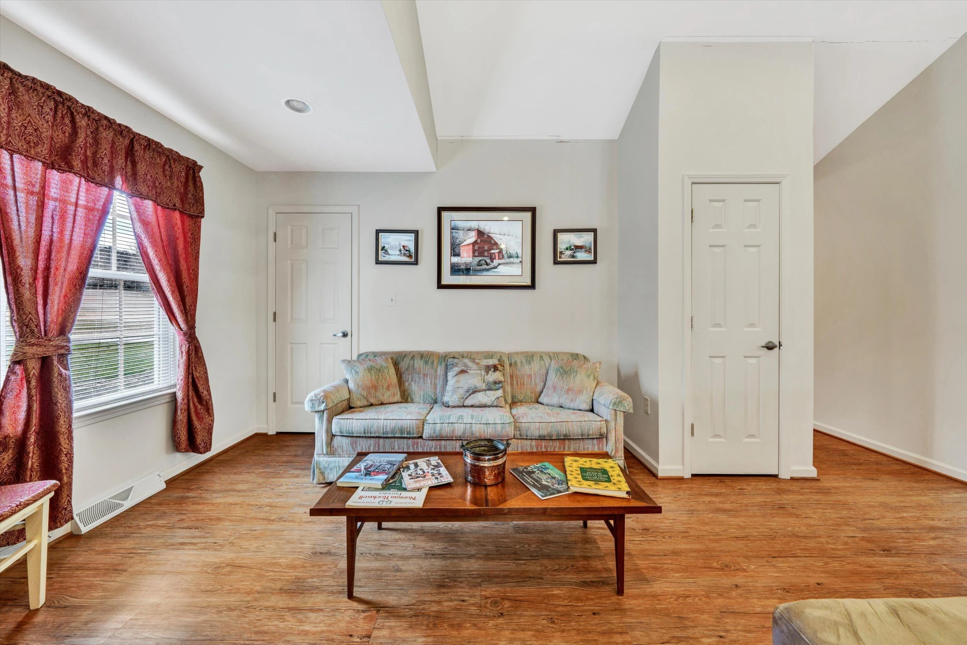 8055 Johns Creek RD - Photo 12