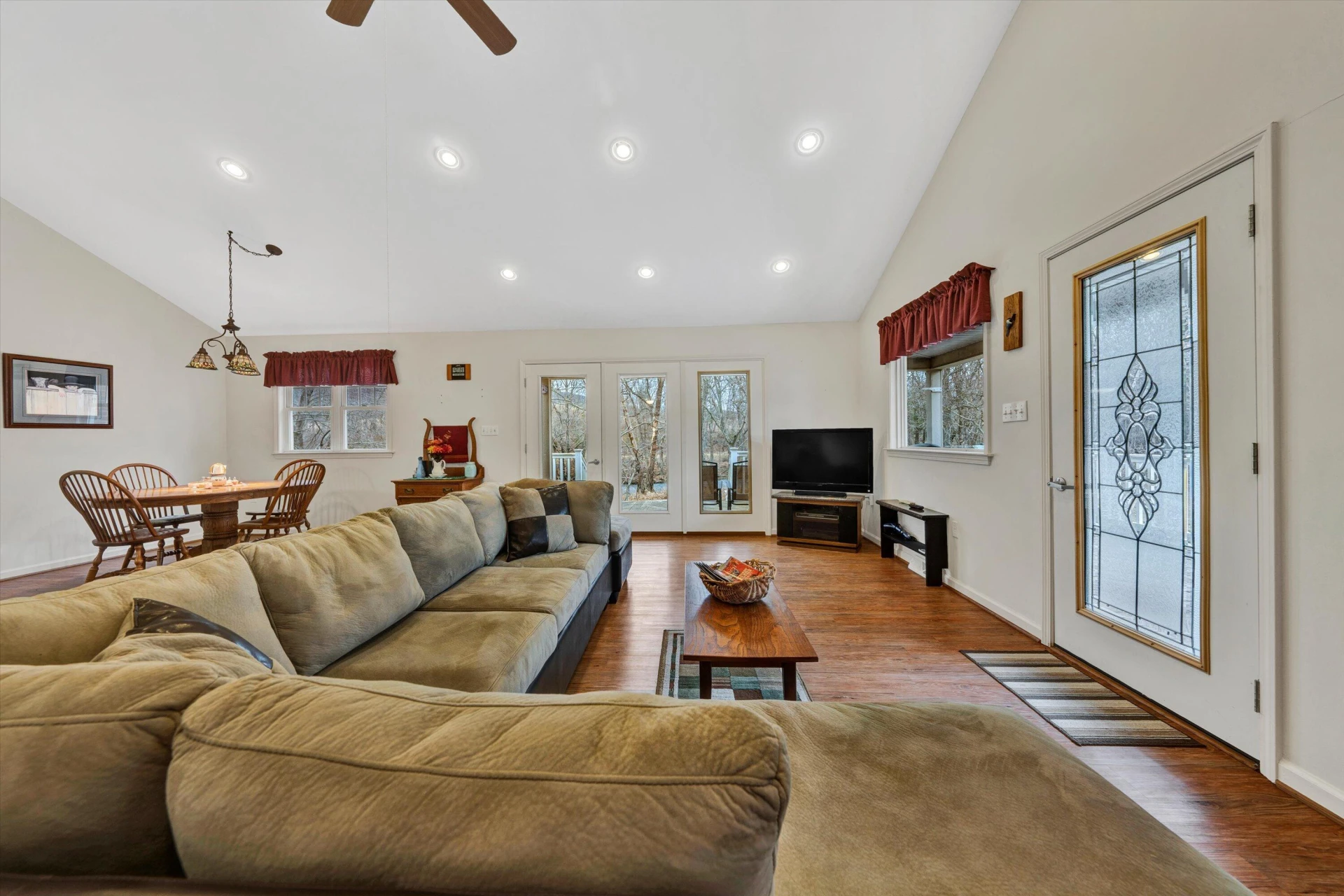 8055 Johns Creek RD - Photo 14