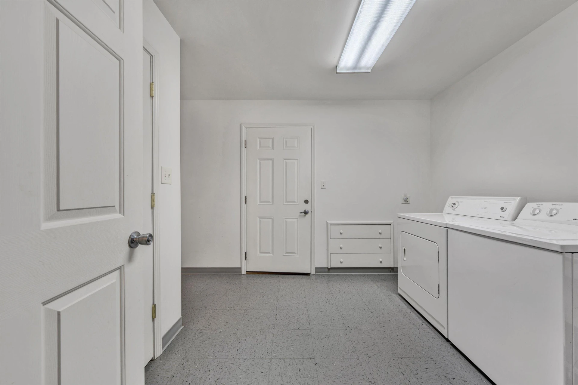 8055 Johns Creek RD - Photo 26
