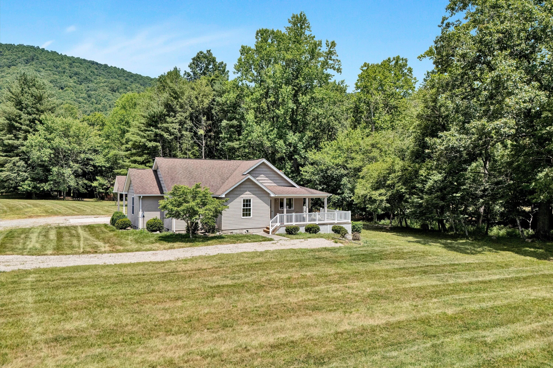 8055 Johns Creek RD - Photo 37