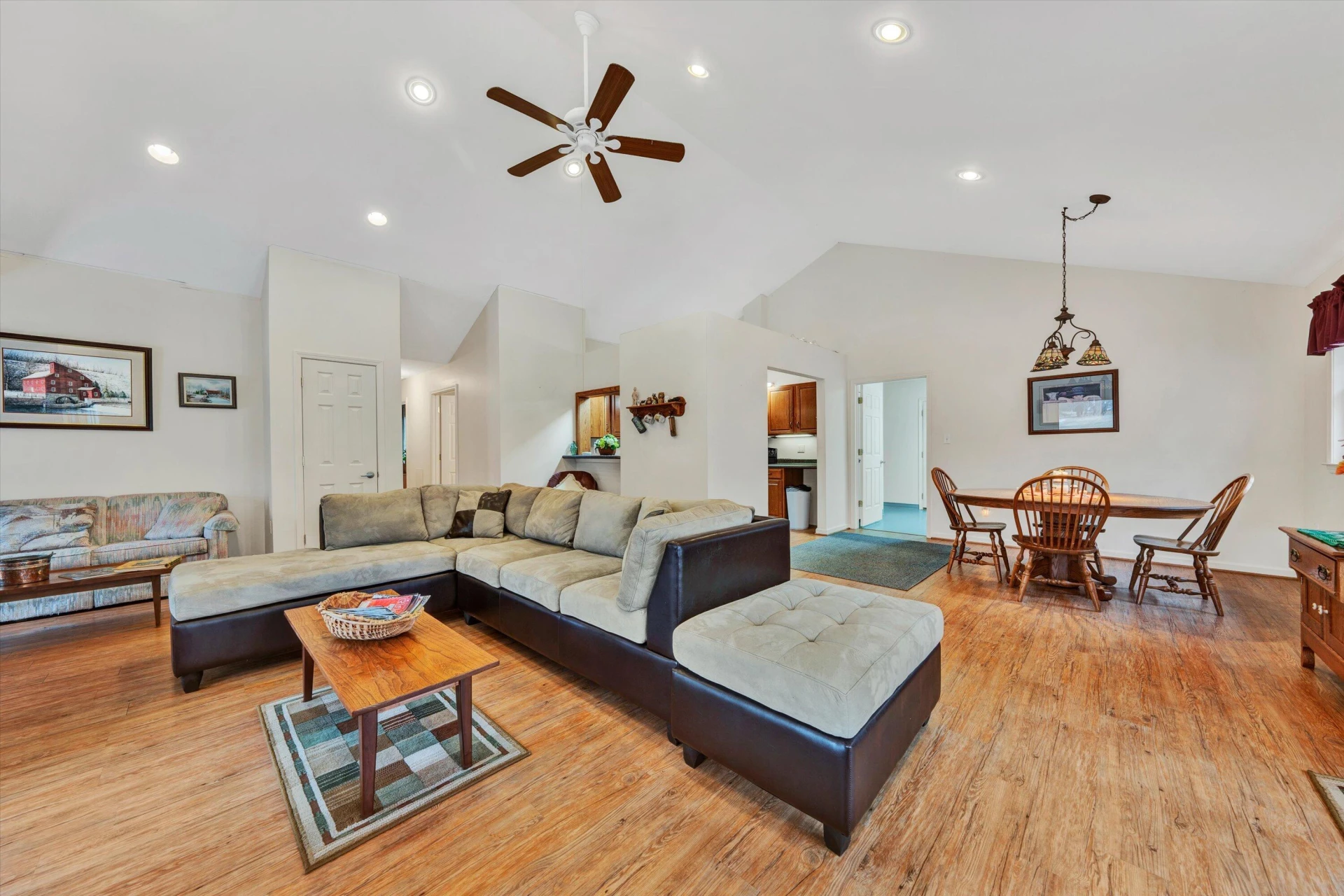 8055 Johns Creek RD - Photo 10