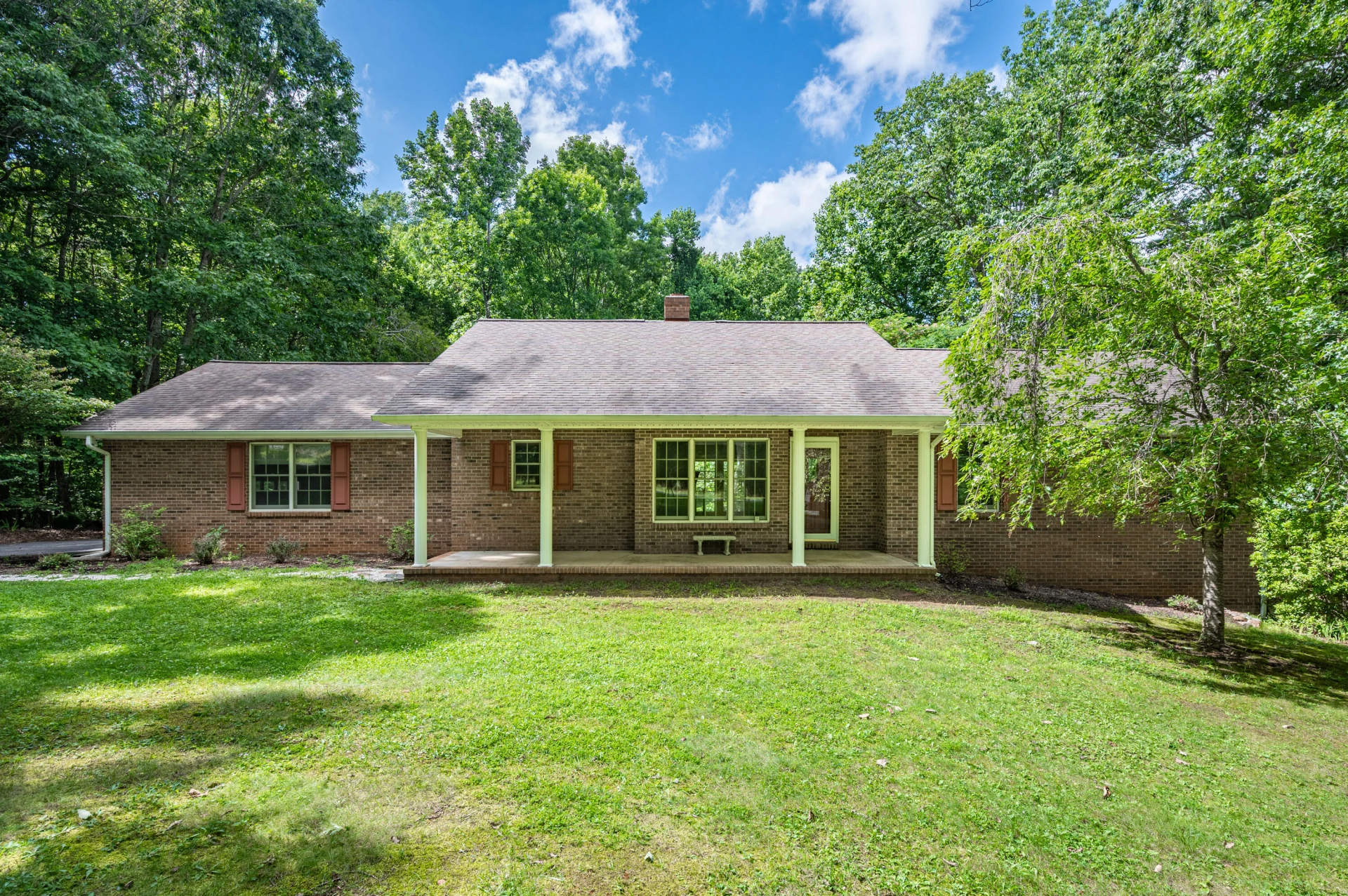 145 White Oak DR SE