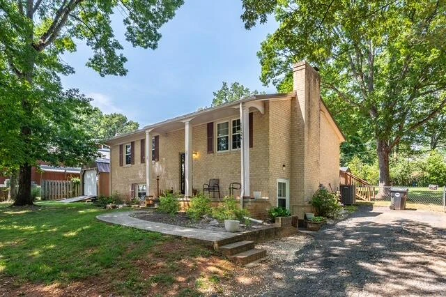 1125 Smith ST - Photo 2