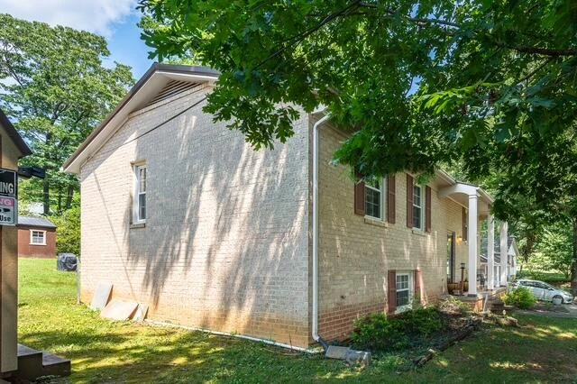 1125 Smith ST - Photo 3