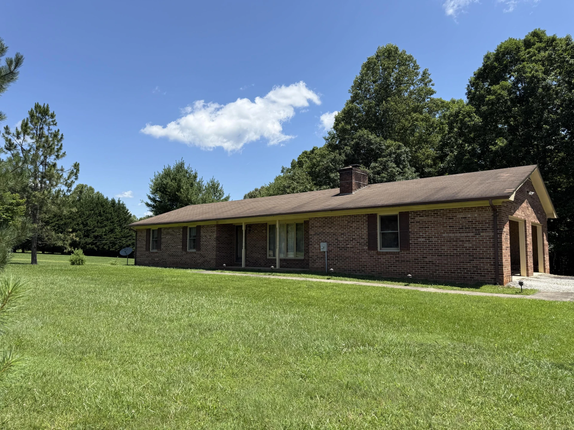 1716 Holly Tree RD - Photo 2
