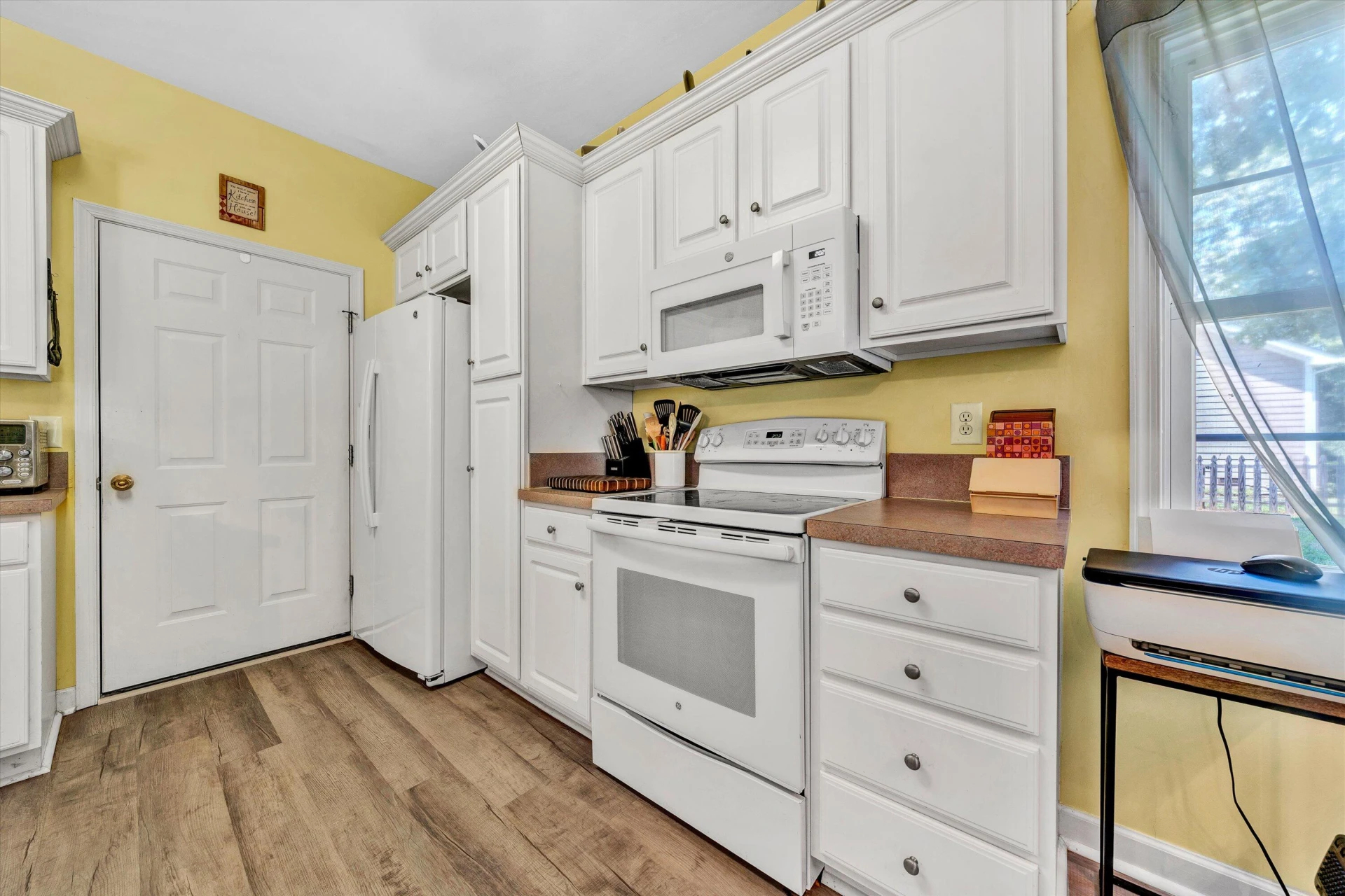 1135 Joffrey DR - Photo 11