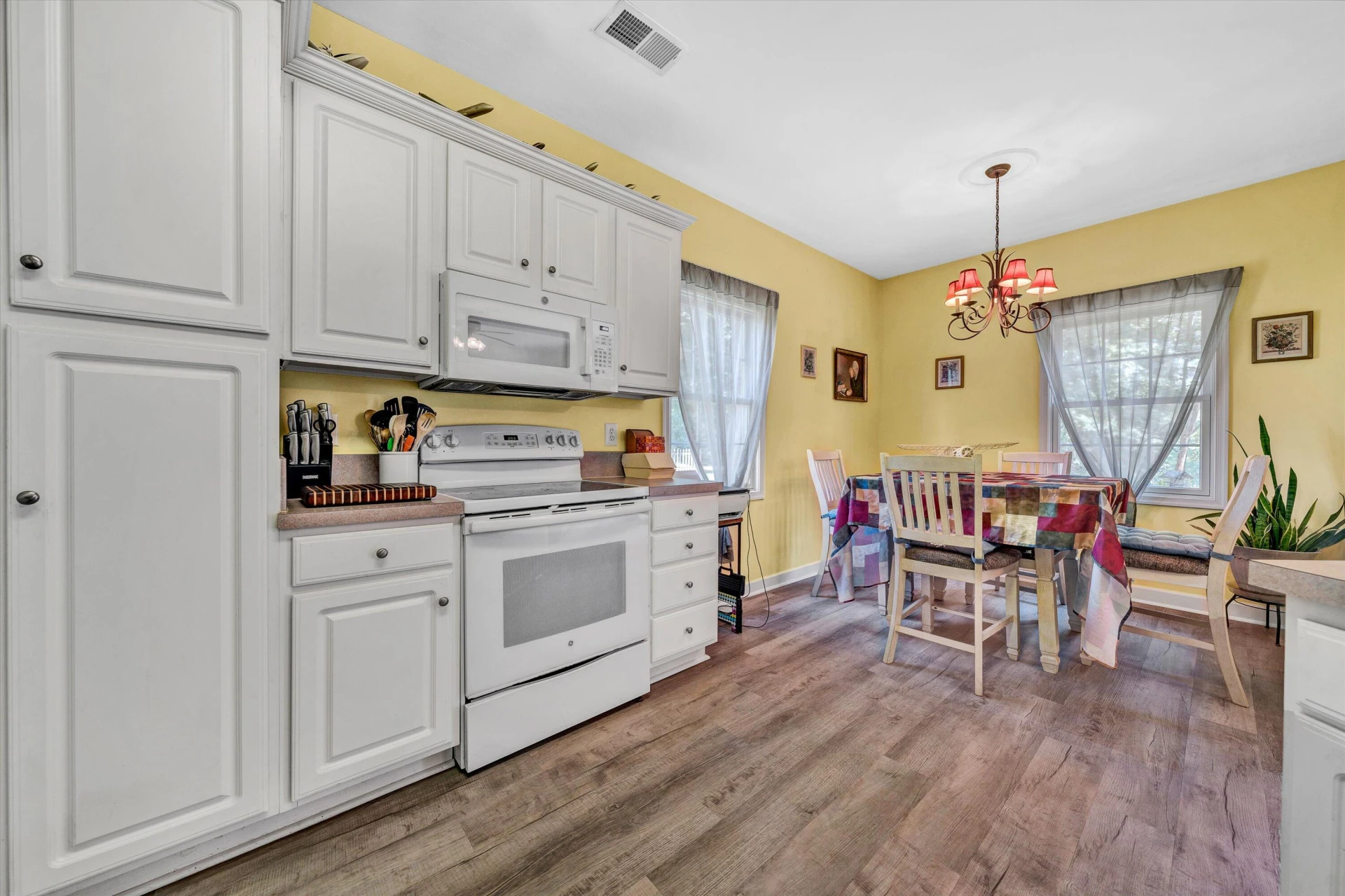 1135 Joffrey DR - Photo 13
