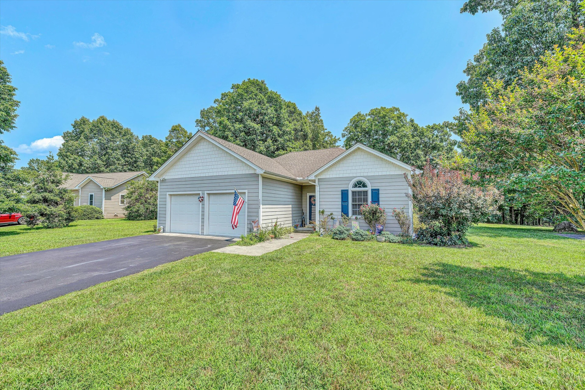 1135 Joffrey DR - Photo 2
