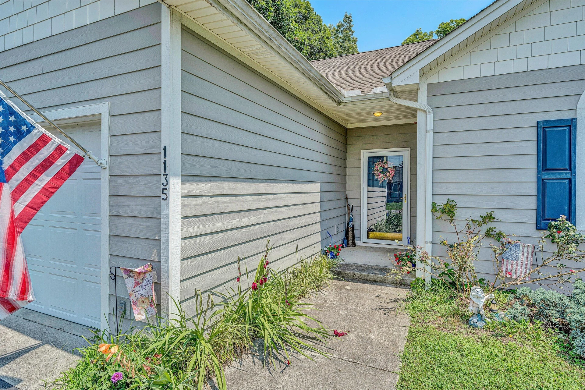 1135 Joffrey DR - Photo 3