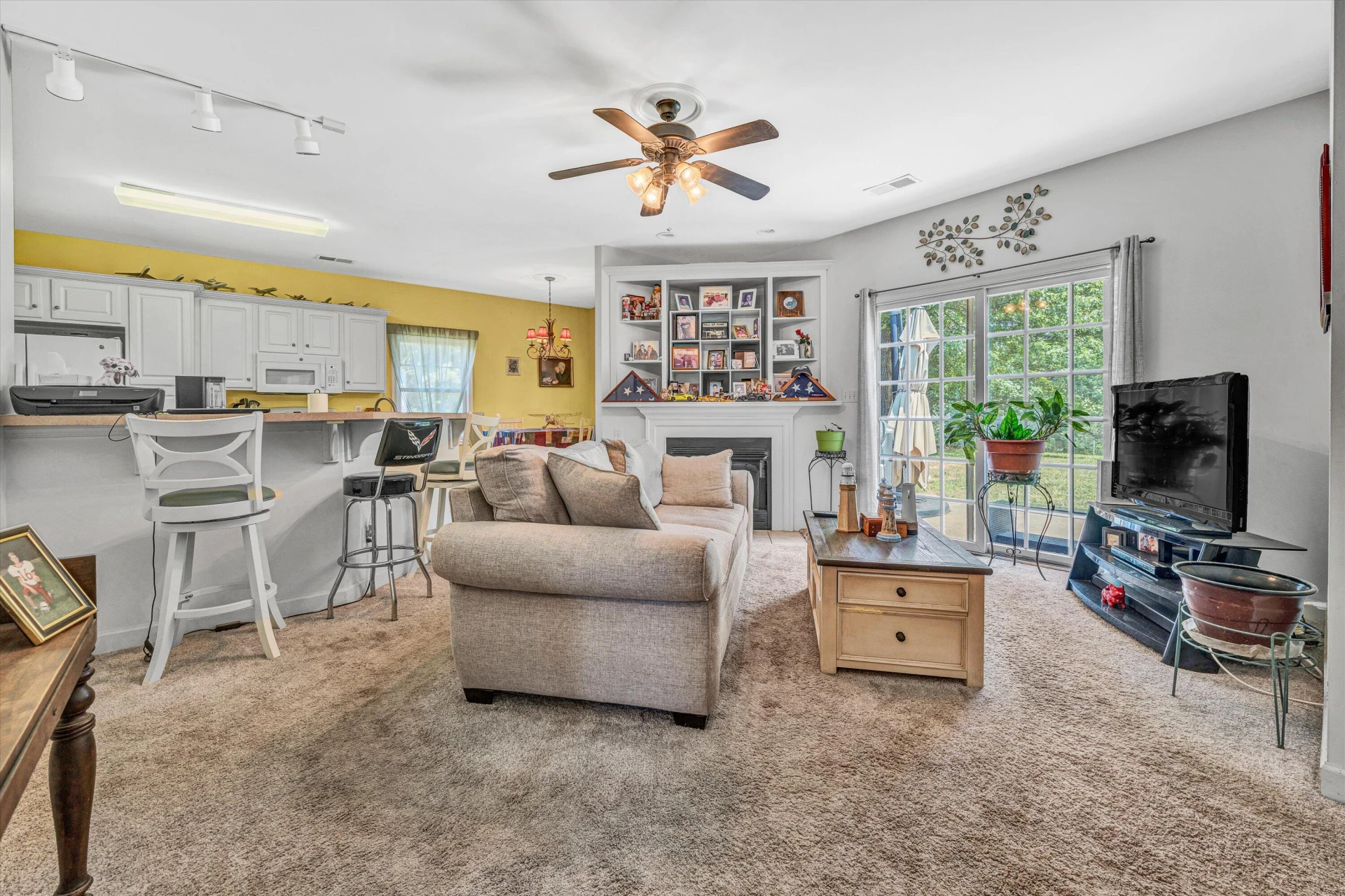 1135 Joffrey DR - Photo 5