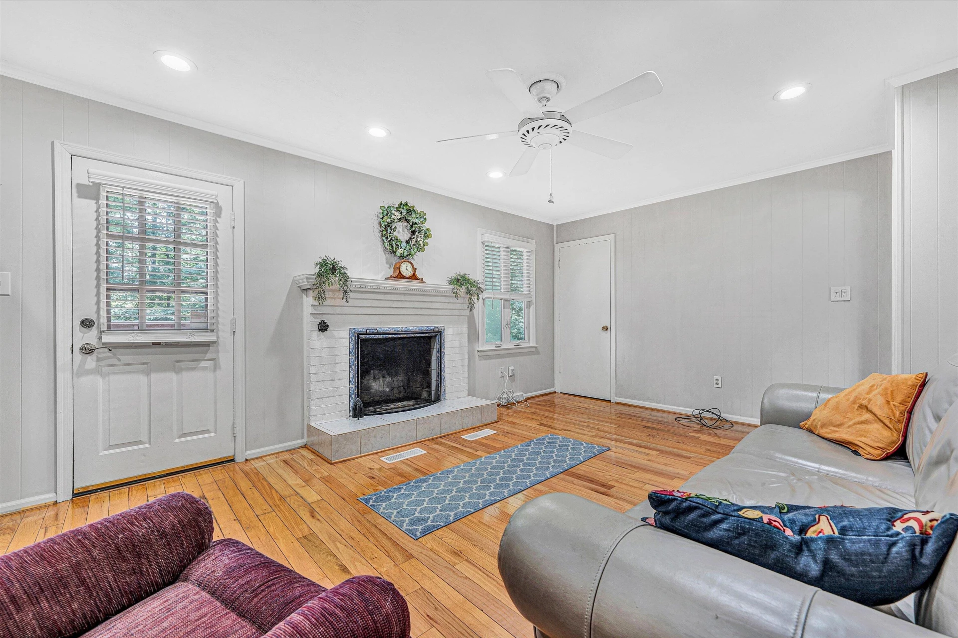 199 Stratford DR - Photo 15