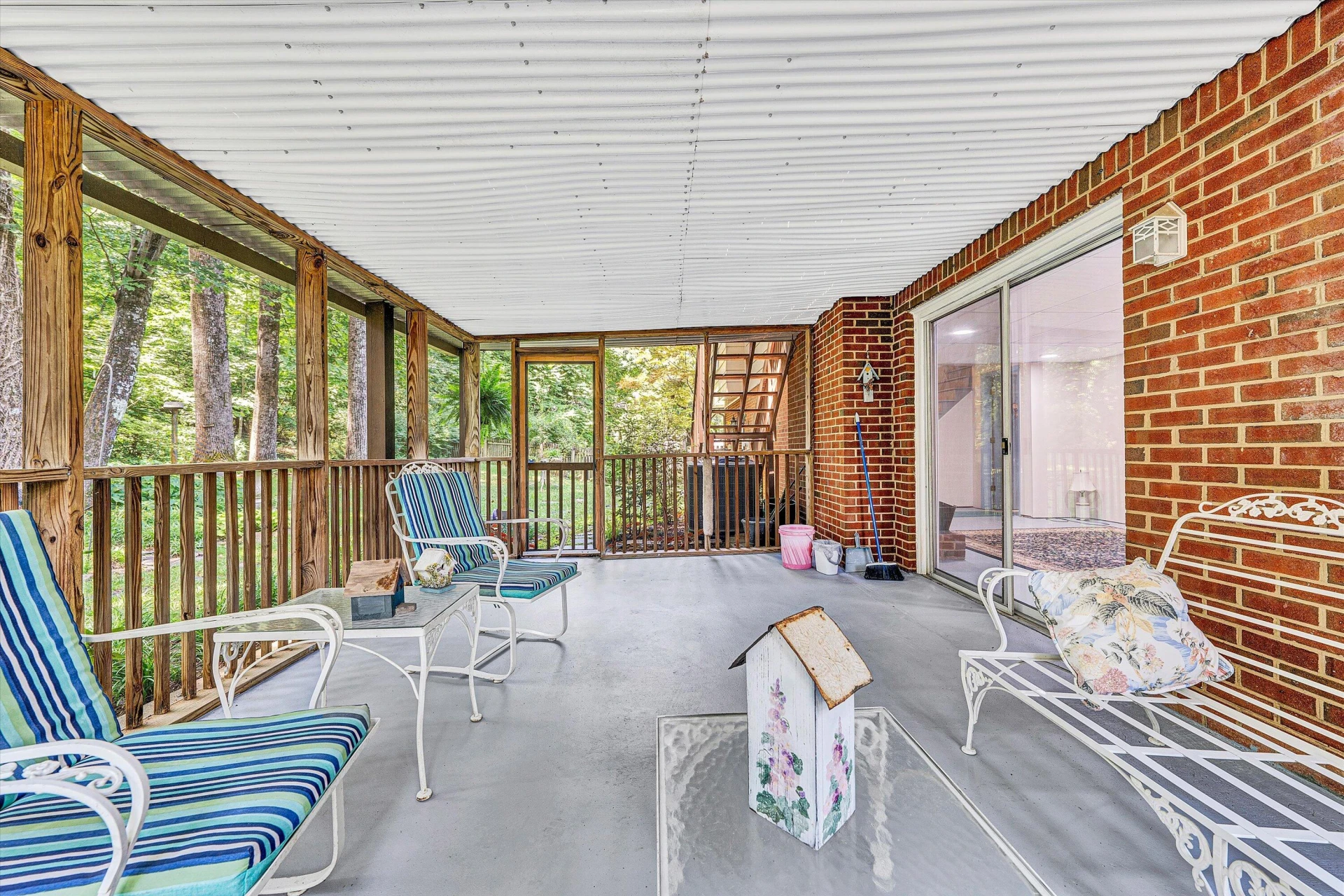 199 Stratford DR - Photo 32
