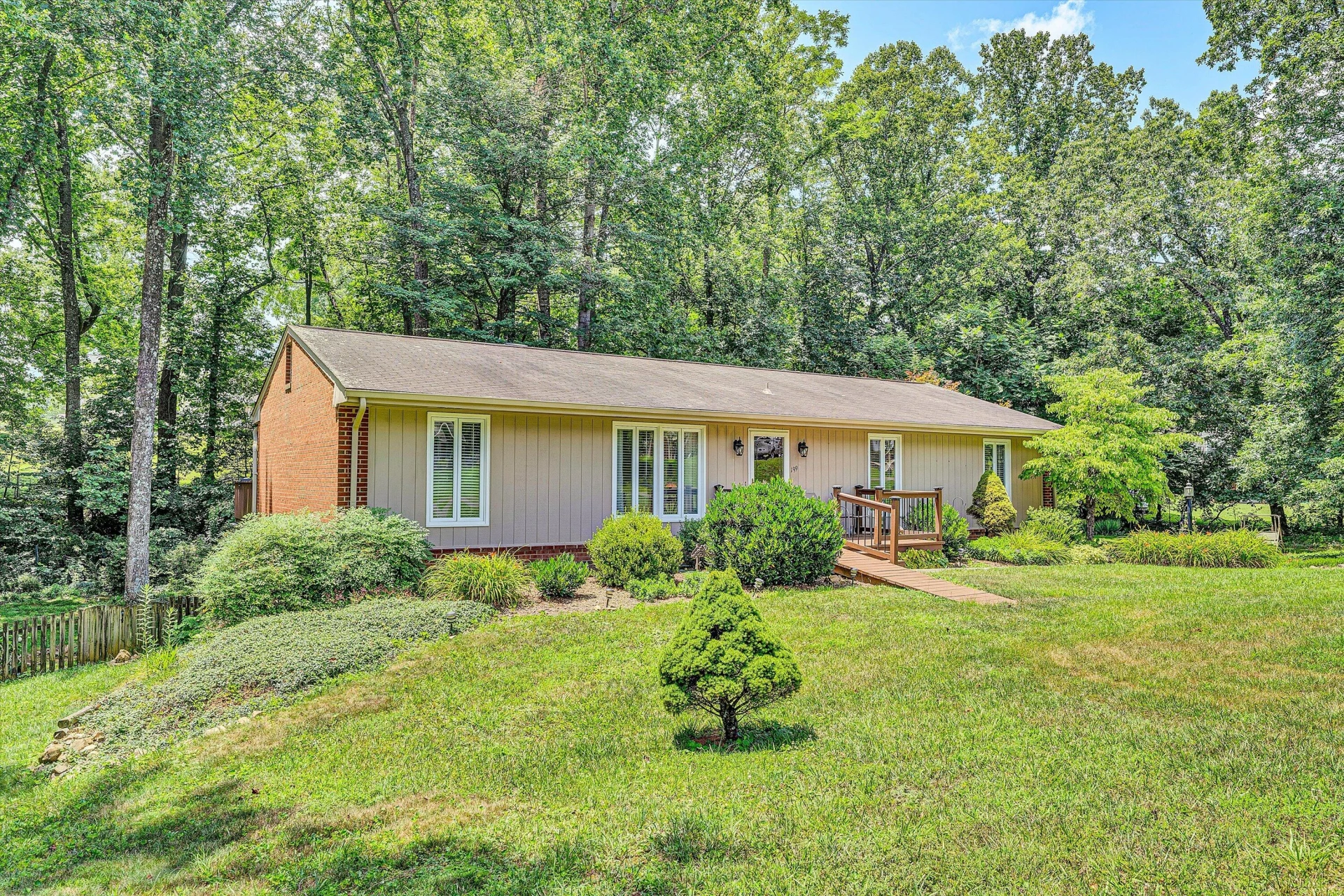 199 Stratford DR - Photo 6