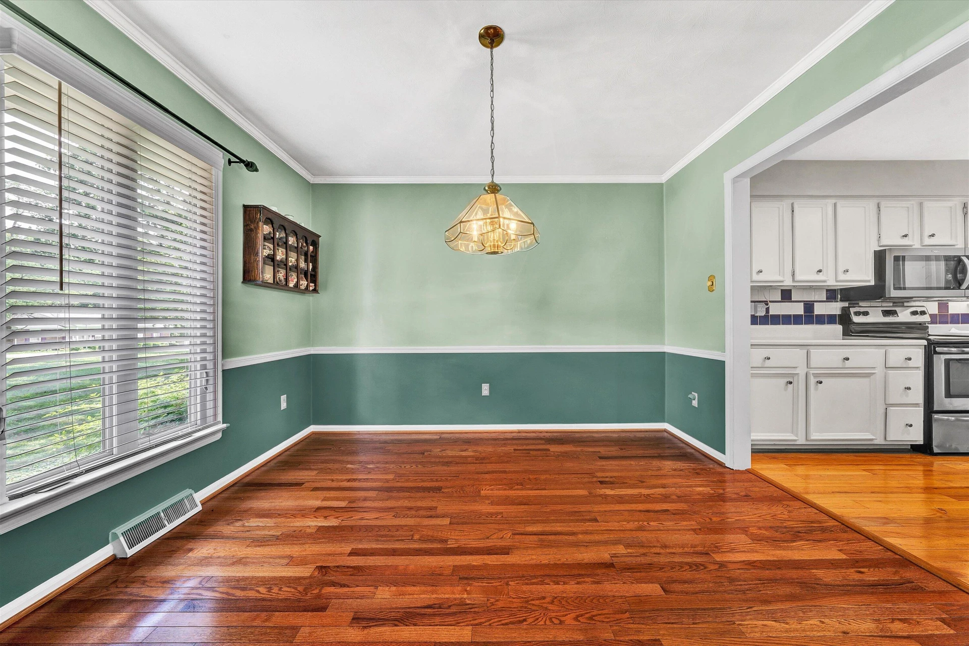 199 Stratford DR - Photo 11