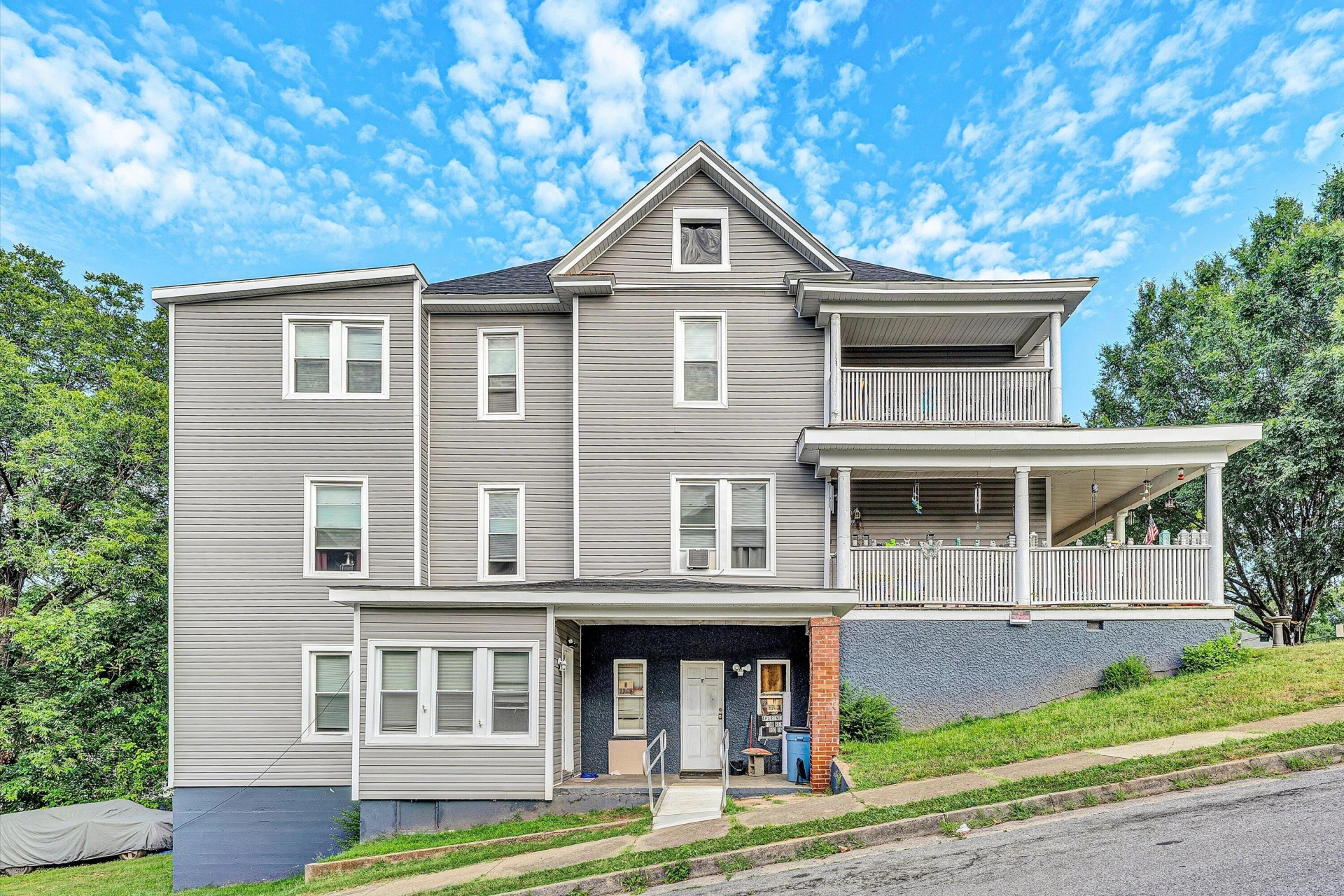 1802 Patterson AVE SW - Photo 2