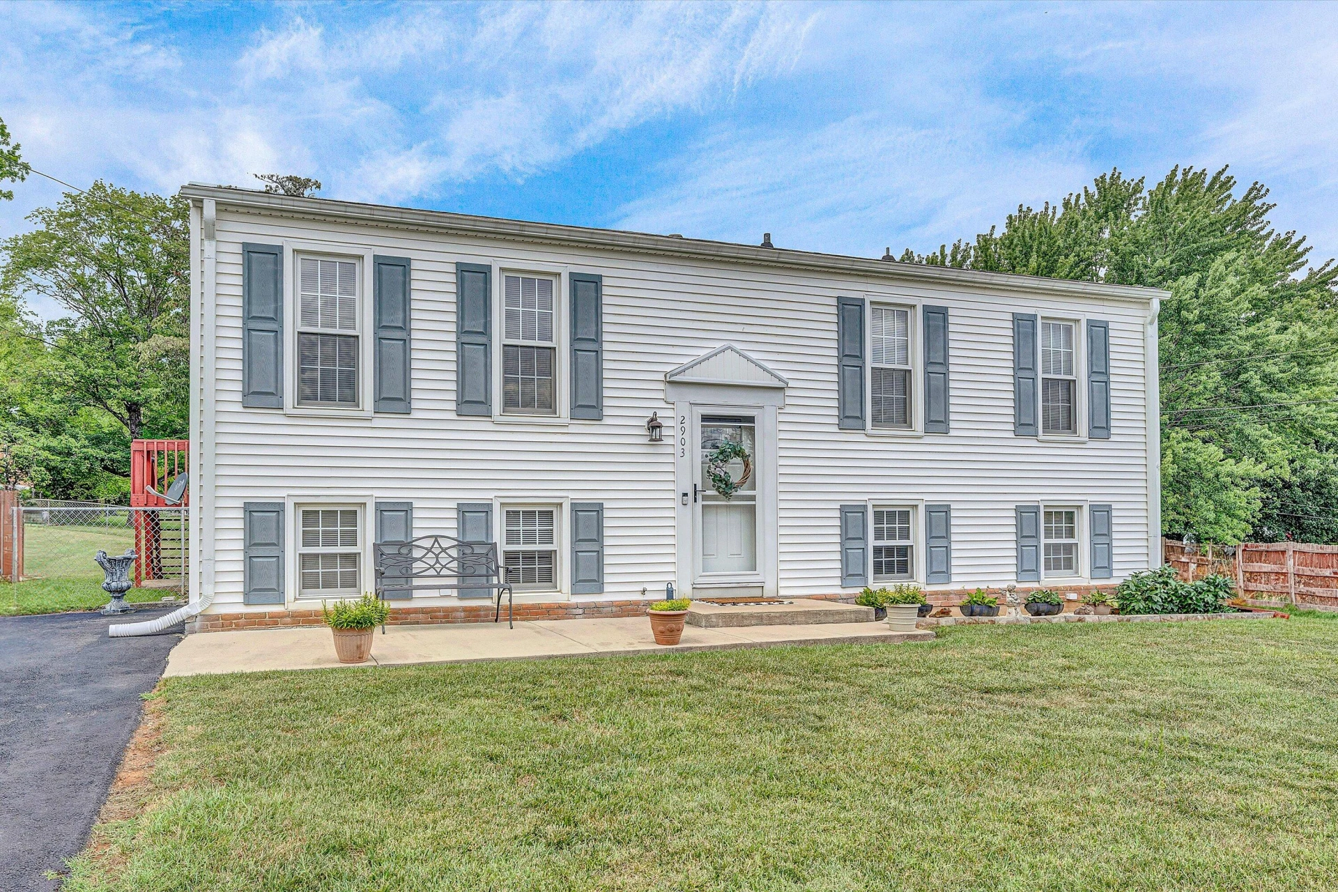 2903 Creekwood DR - Photo 2