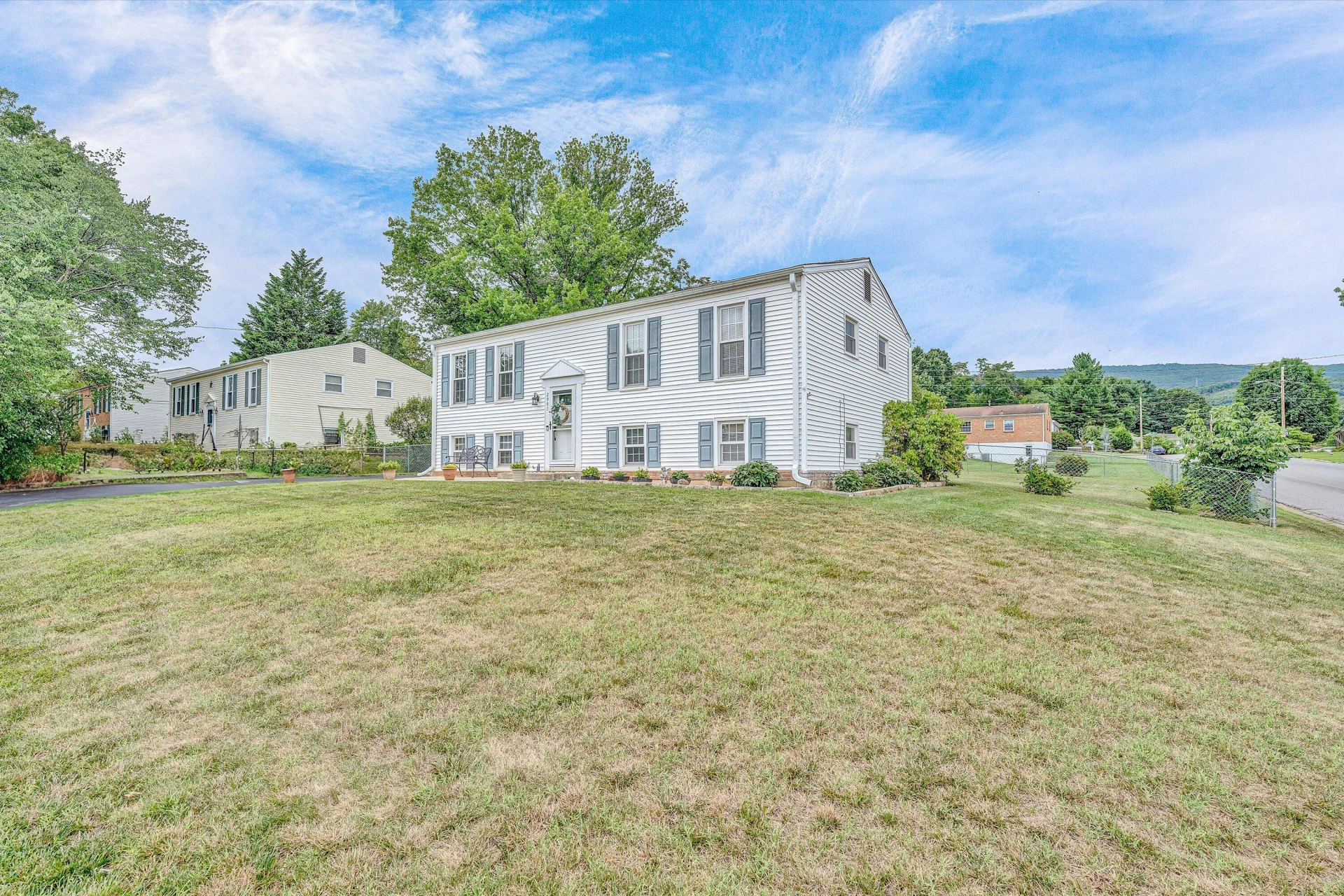 2903 Creekwood DR - Photo 3