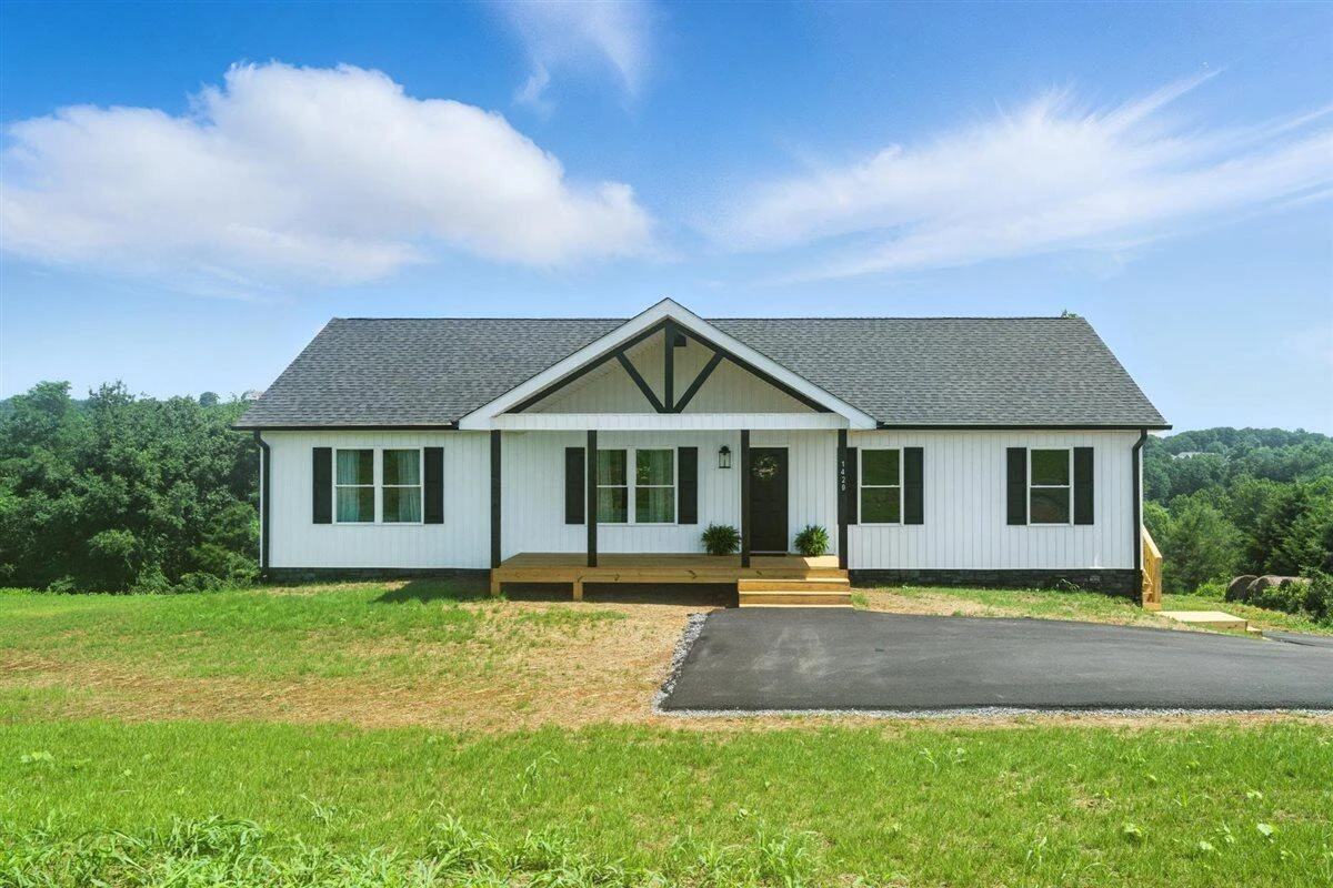 1420 Wells RD - Photo 2