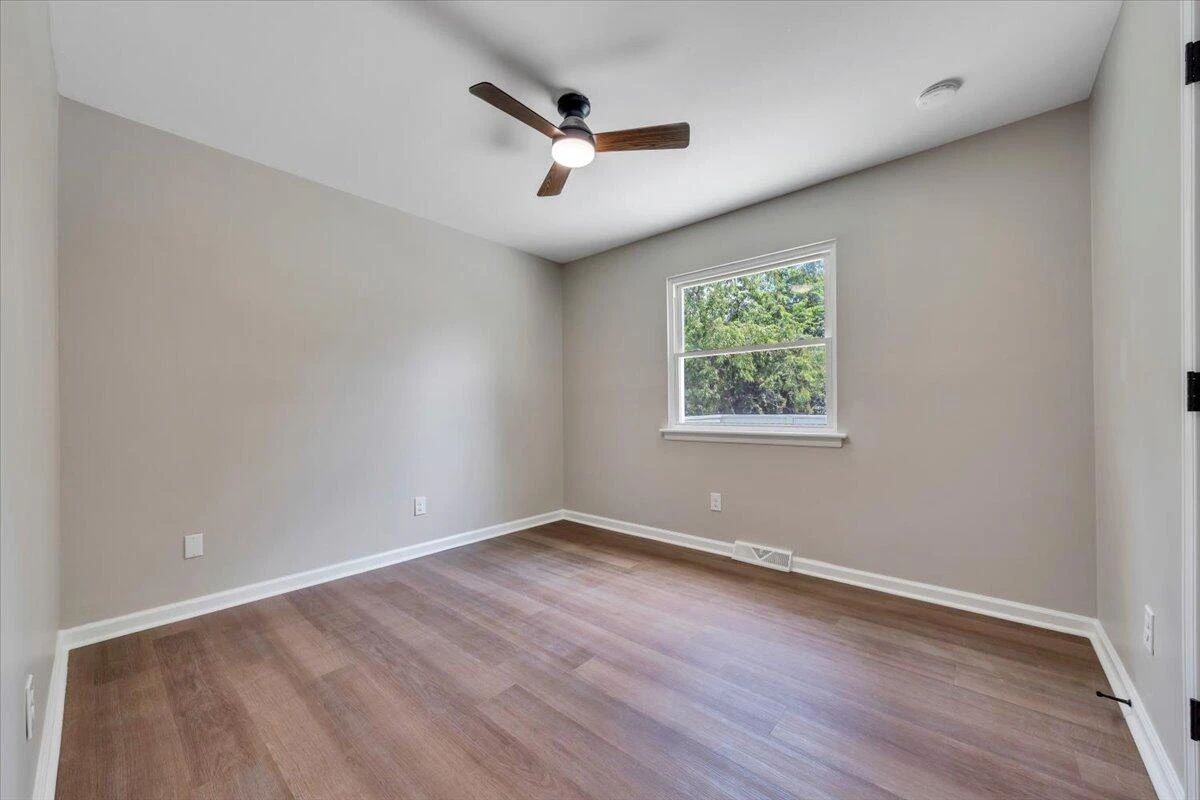 3036 Parham DR - Photo 13