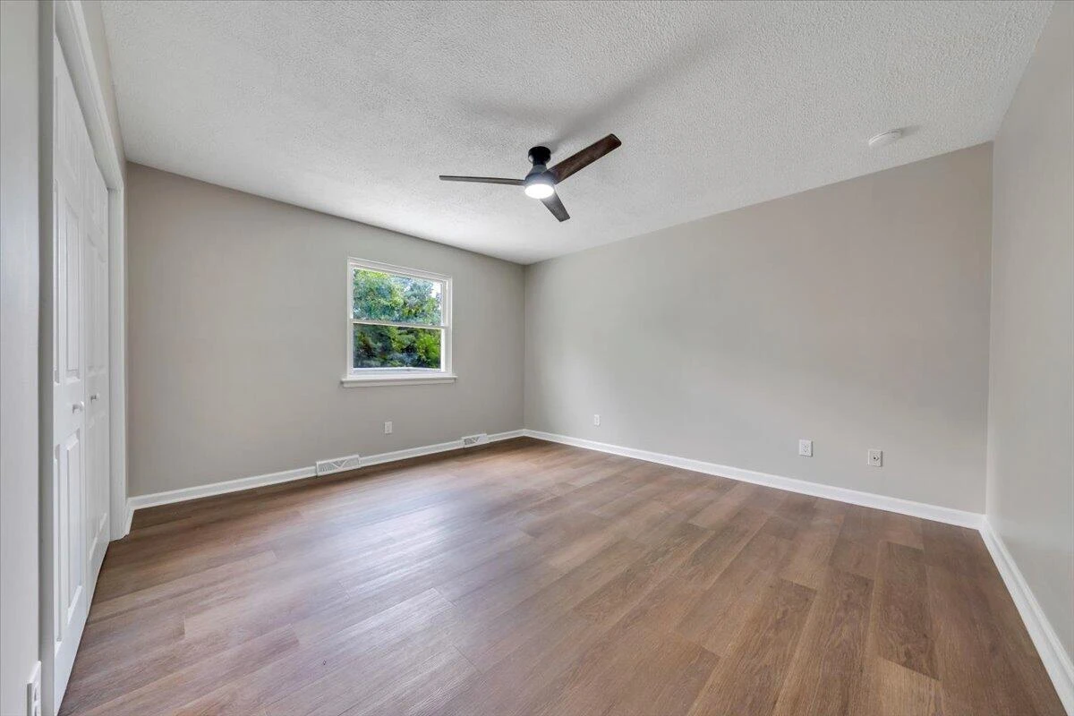 3036 Parham DR - Photo 14
