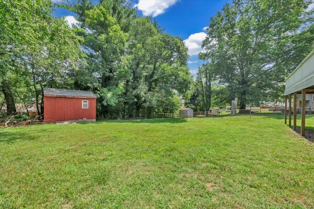 3036 Parham DR - Photo 32