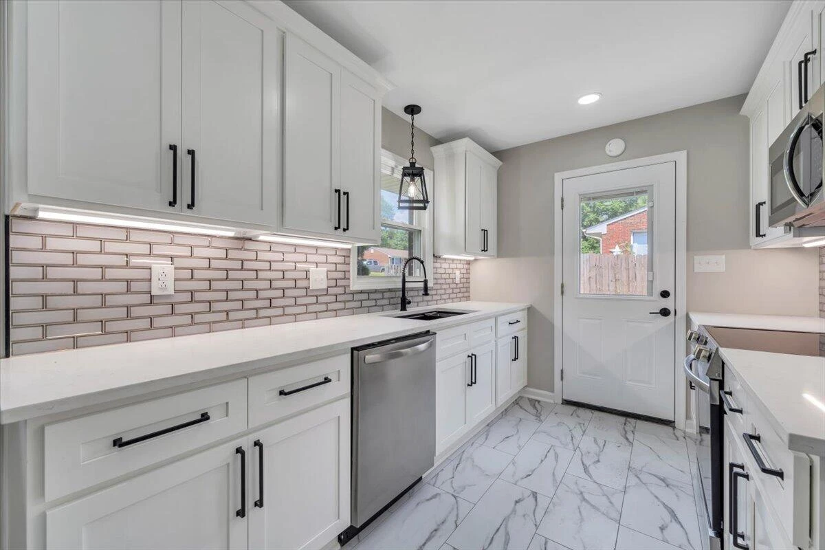 3036 Parham DR - Photo 8