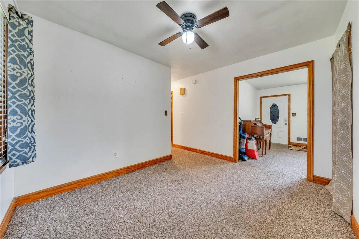 202 FRONTIER RD NE - Photo 11