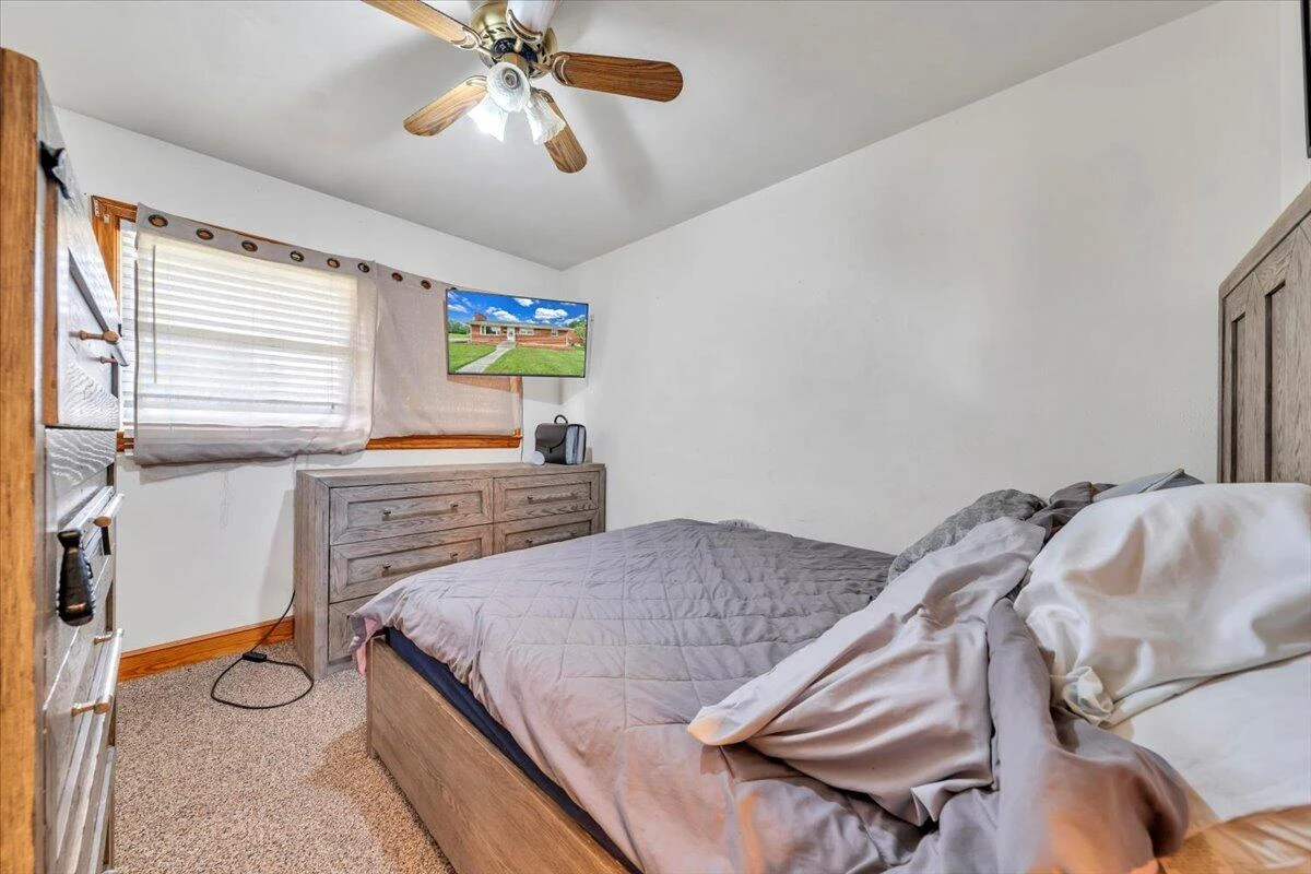 202 FRONTIER RD NE - Photo 12