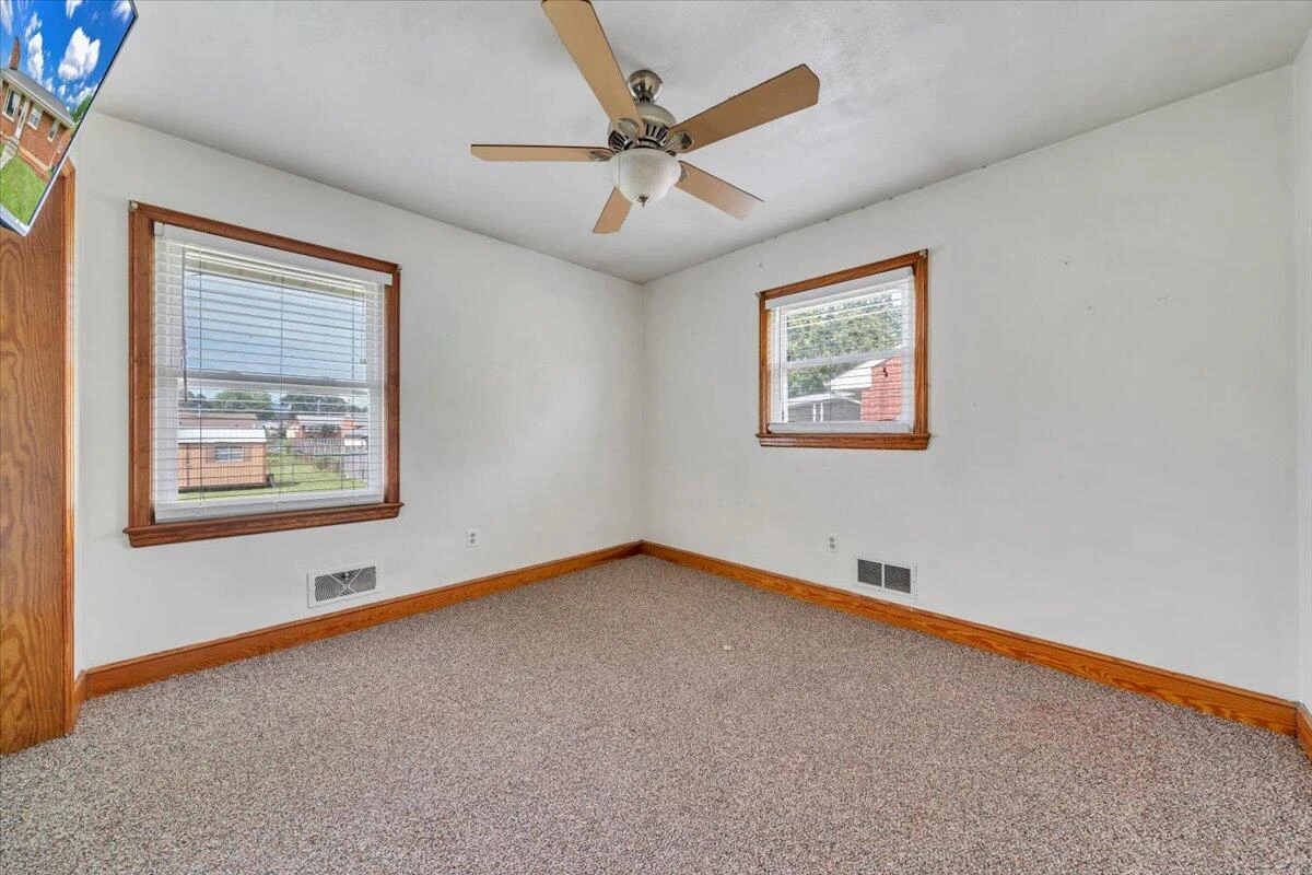 202 FRONTIER RD NE - Photo 14