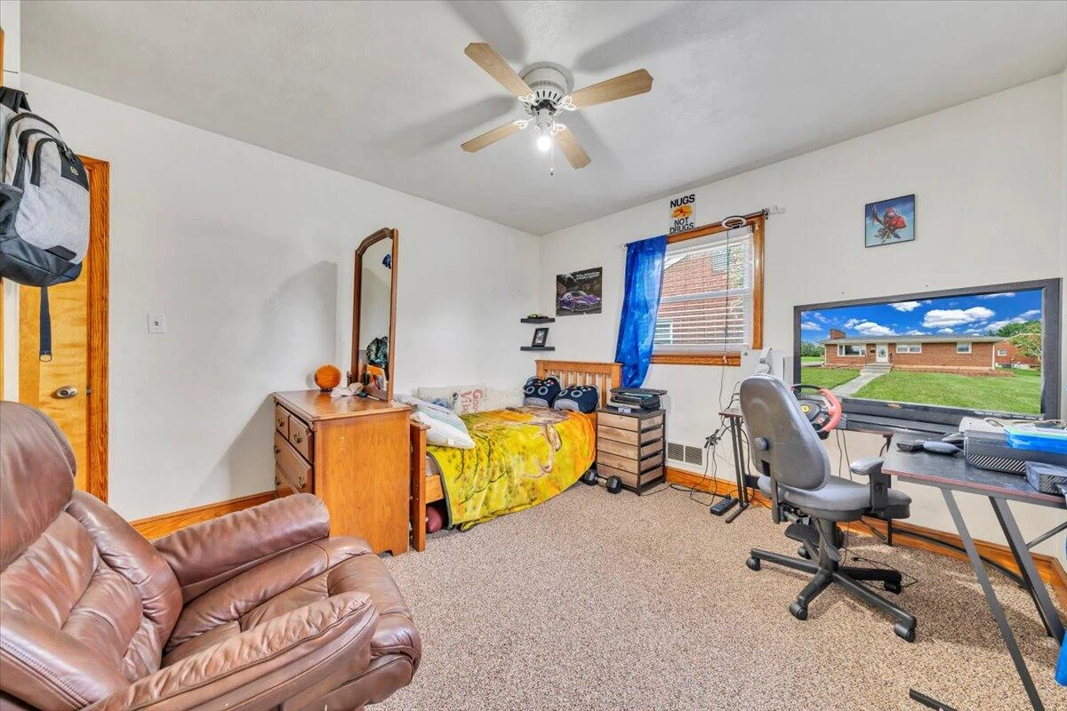 202 FRONTIER RD NE - Photo 16