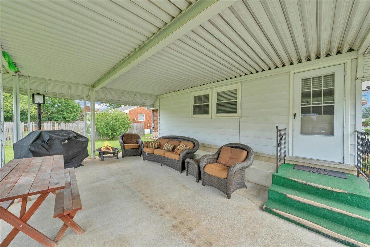 202 FRONTIER RD NE - Photo 22