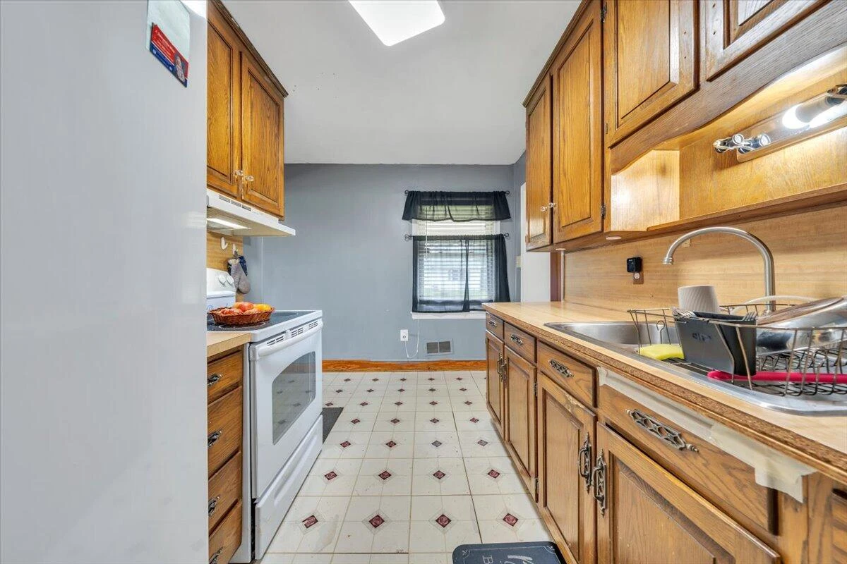 202 FRONTIER RD NE - Photo 5