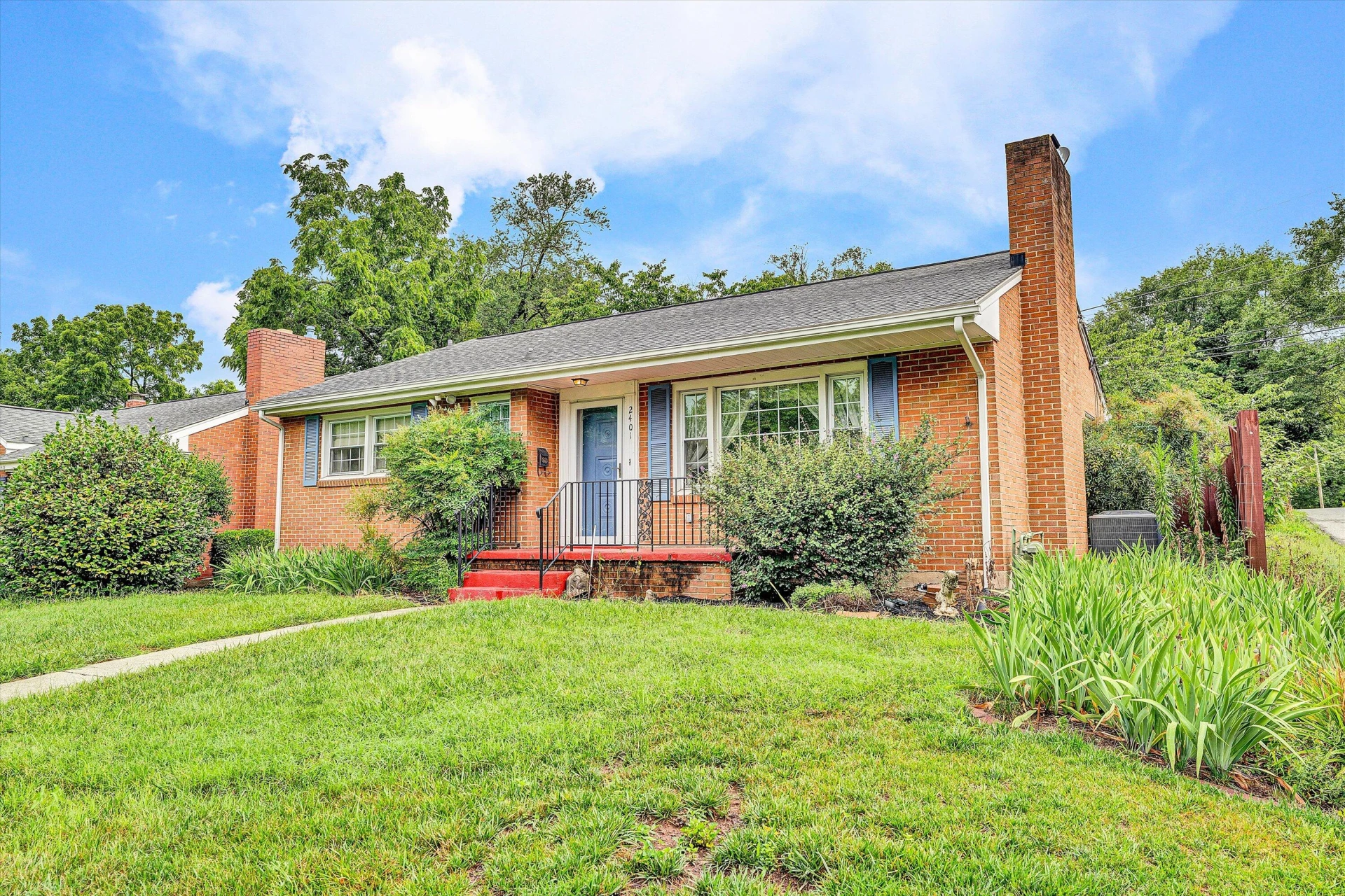 2401 Maiden LN SW