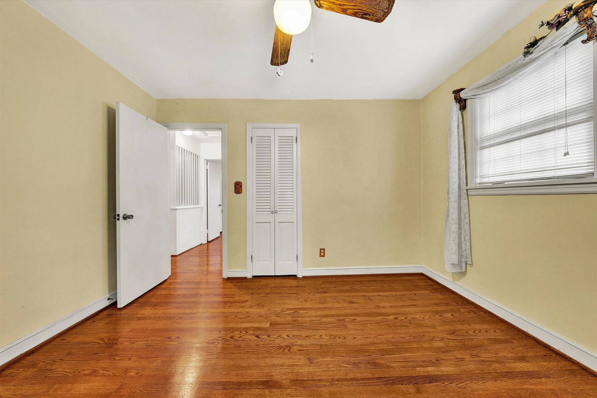 2401 Maiden LN SW - Photo 16