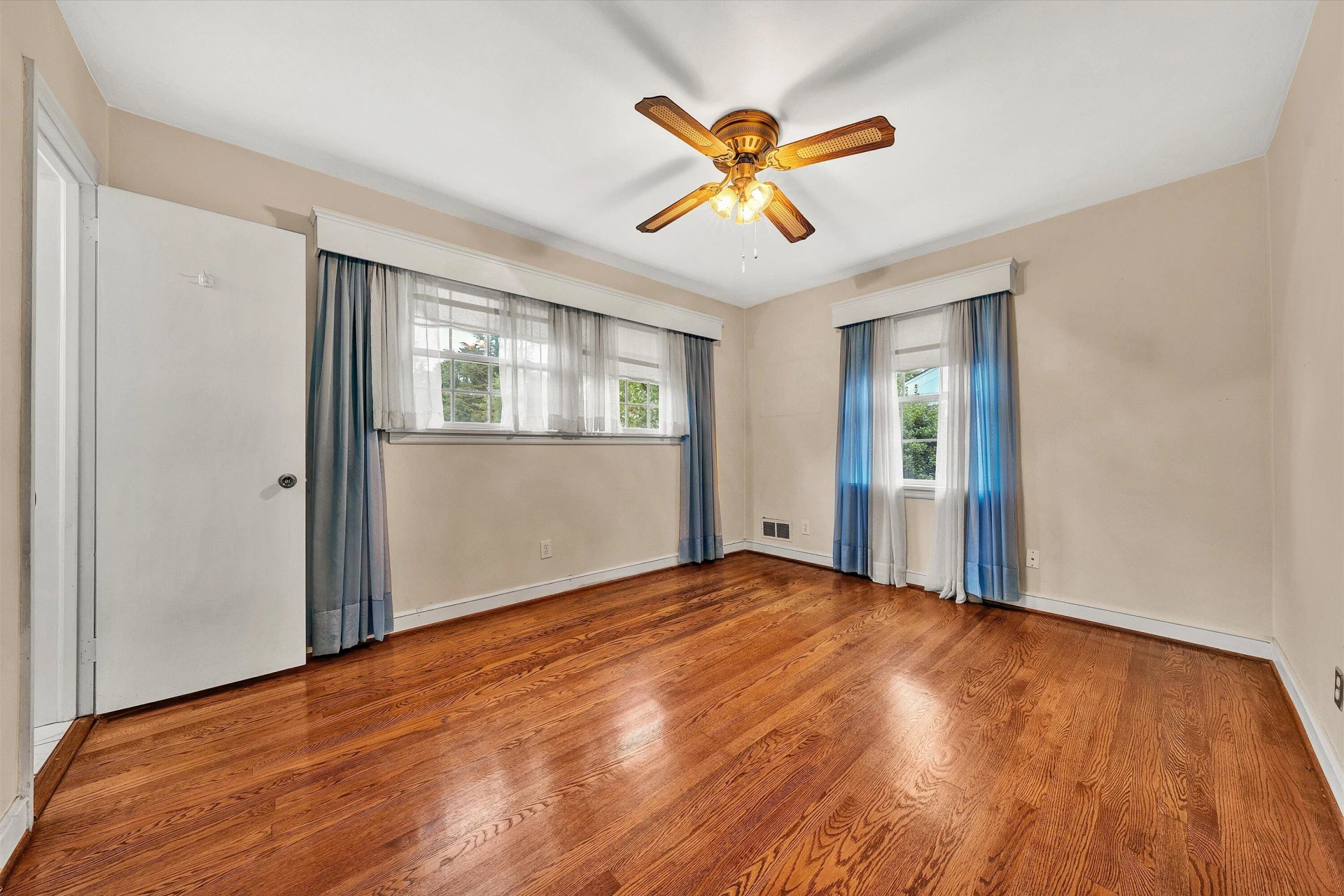 2401 Maiden LN SW - Photo 18