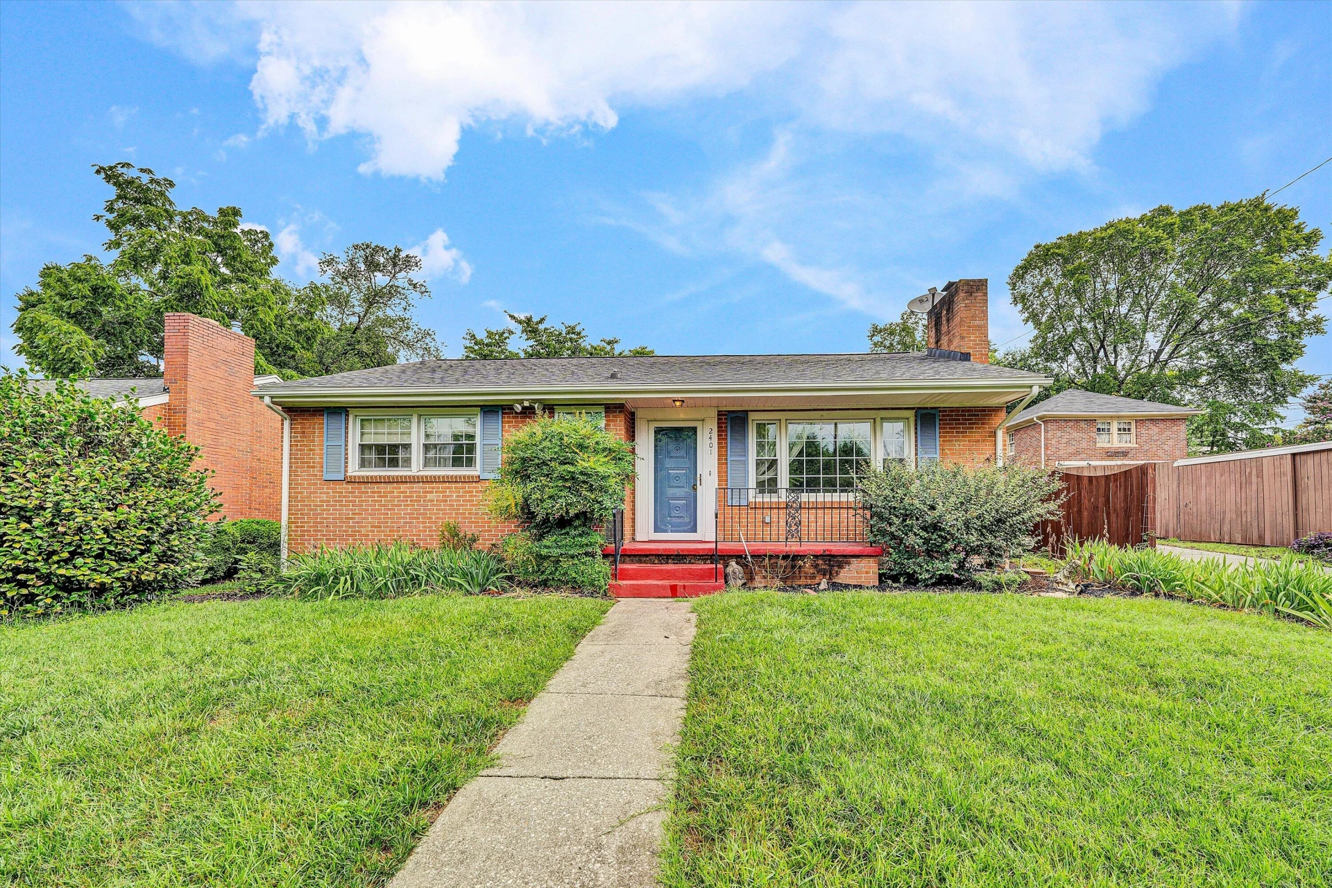 2401 Maiden LN SW - Photo 2
