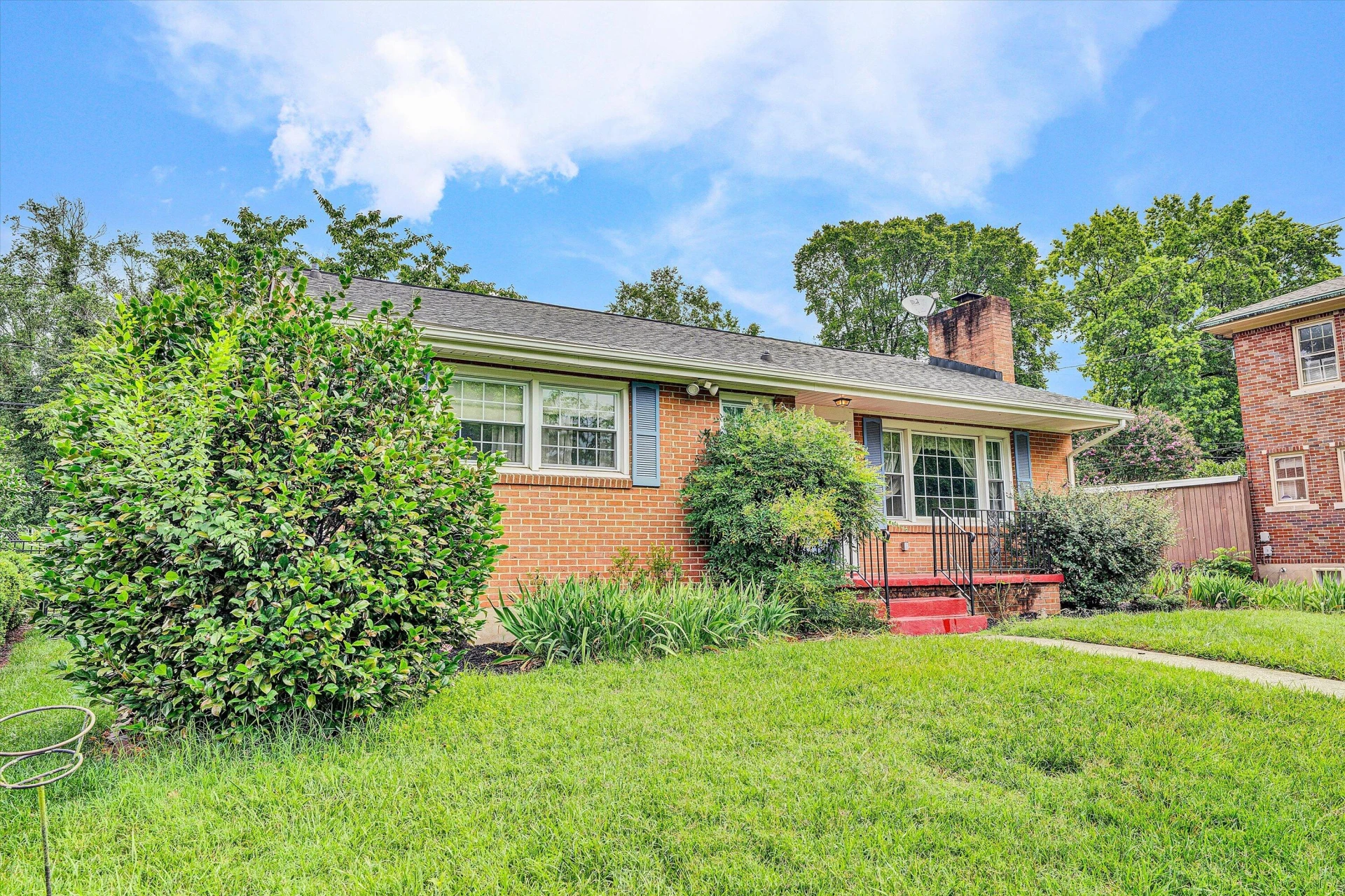 2401 Maiden LN SW - Photo 3