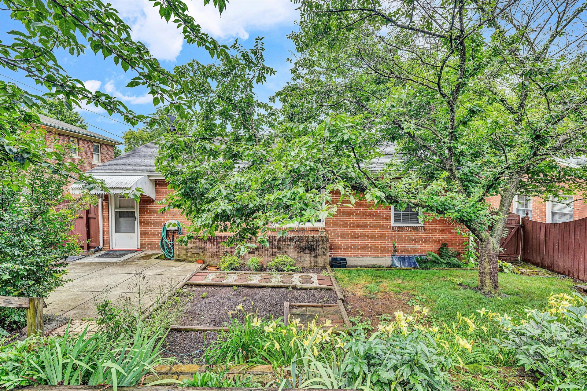 2401 Maiden LN SW - Photo 35