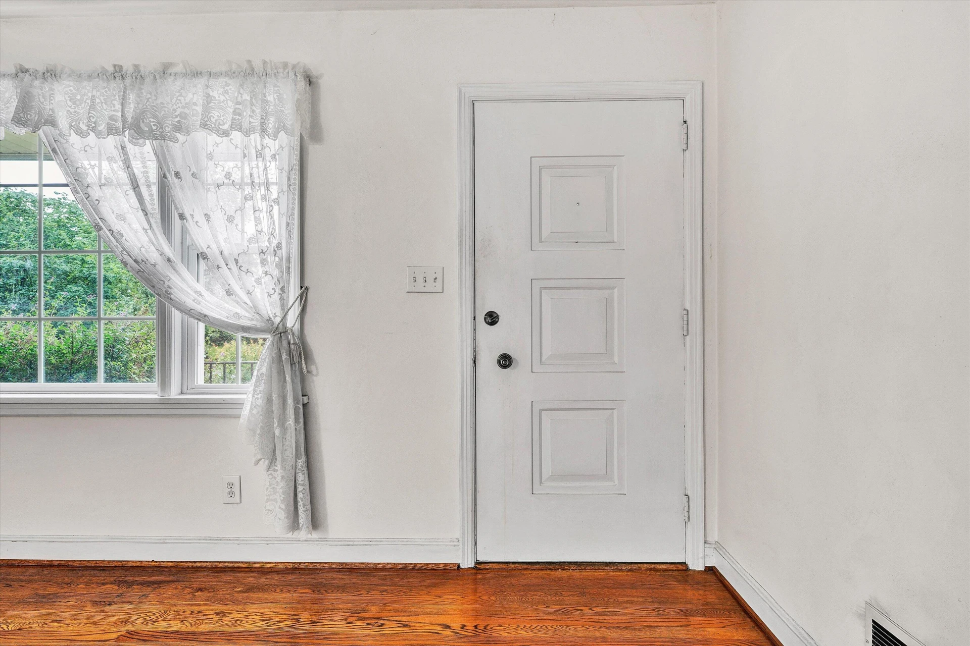 2401 Maiden LN SW - Photo 4