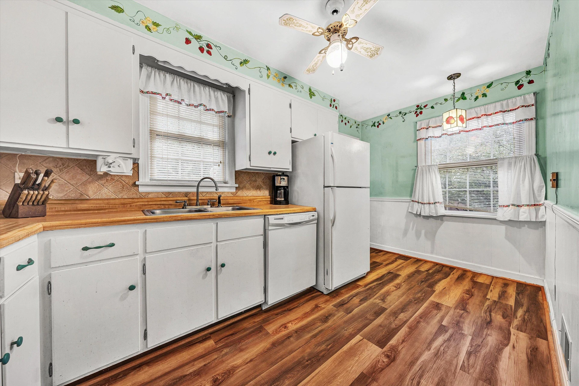2401 Maiden LN SW - Photo 7