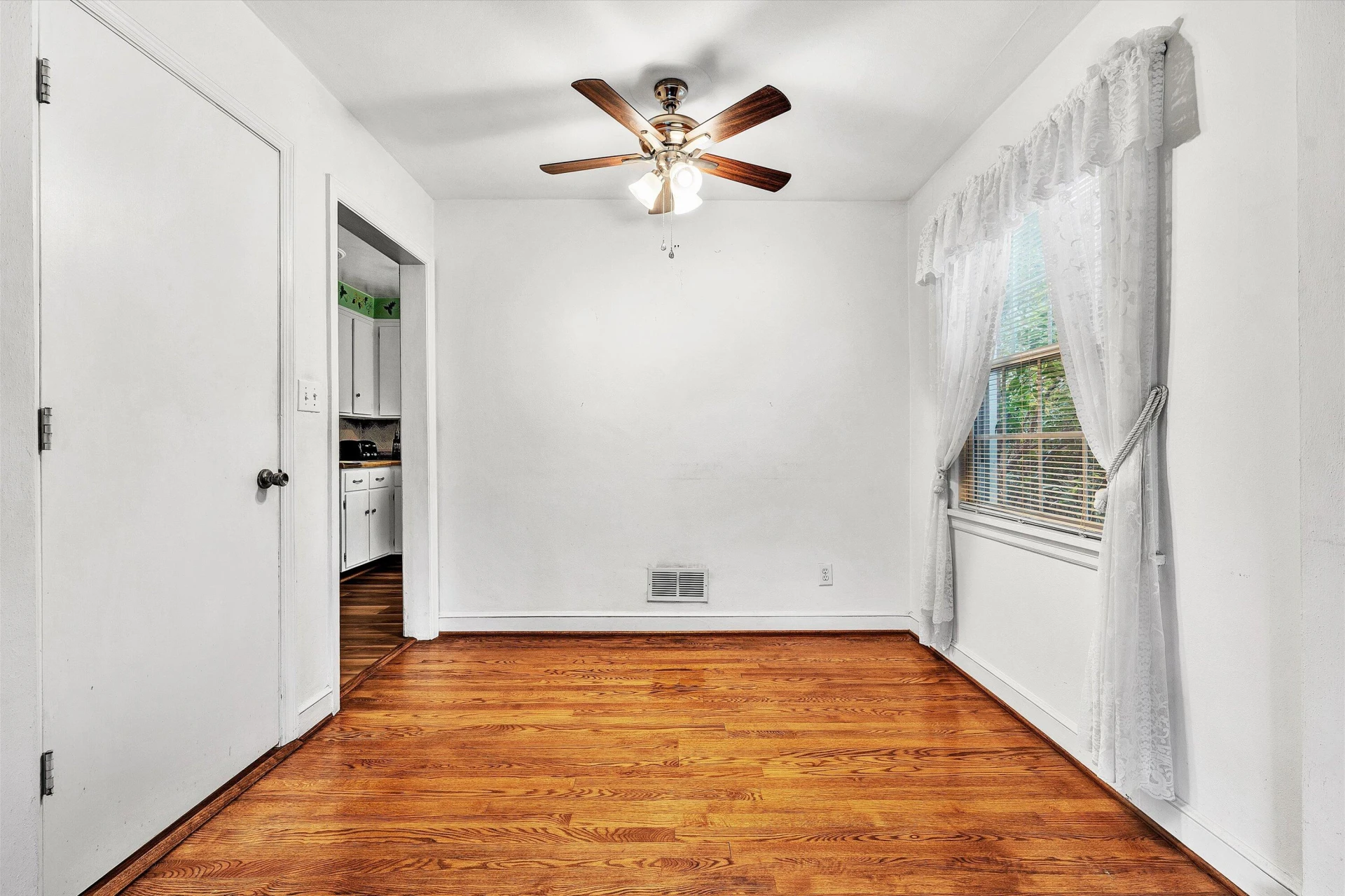 2401 Maiden LN SW - Photo 8