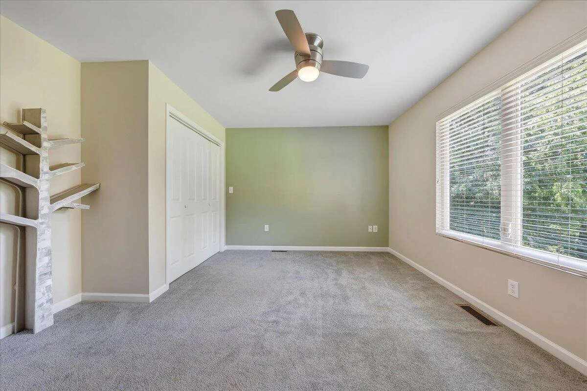 1076 Shorevue CIR - Photo 12