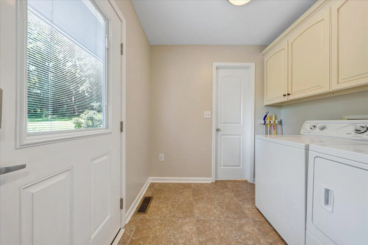 1076 Shorevue CIR - Photo 13
