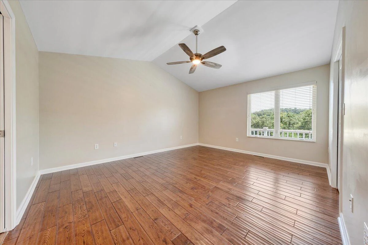 1076 Shorevue CIR - Photo 15