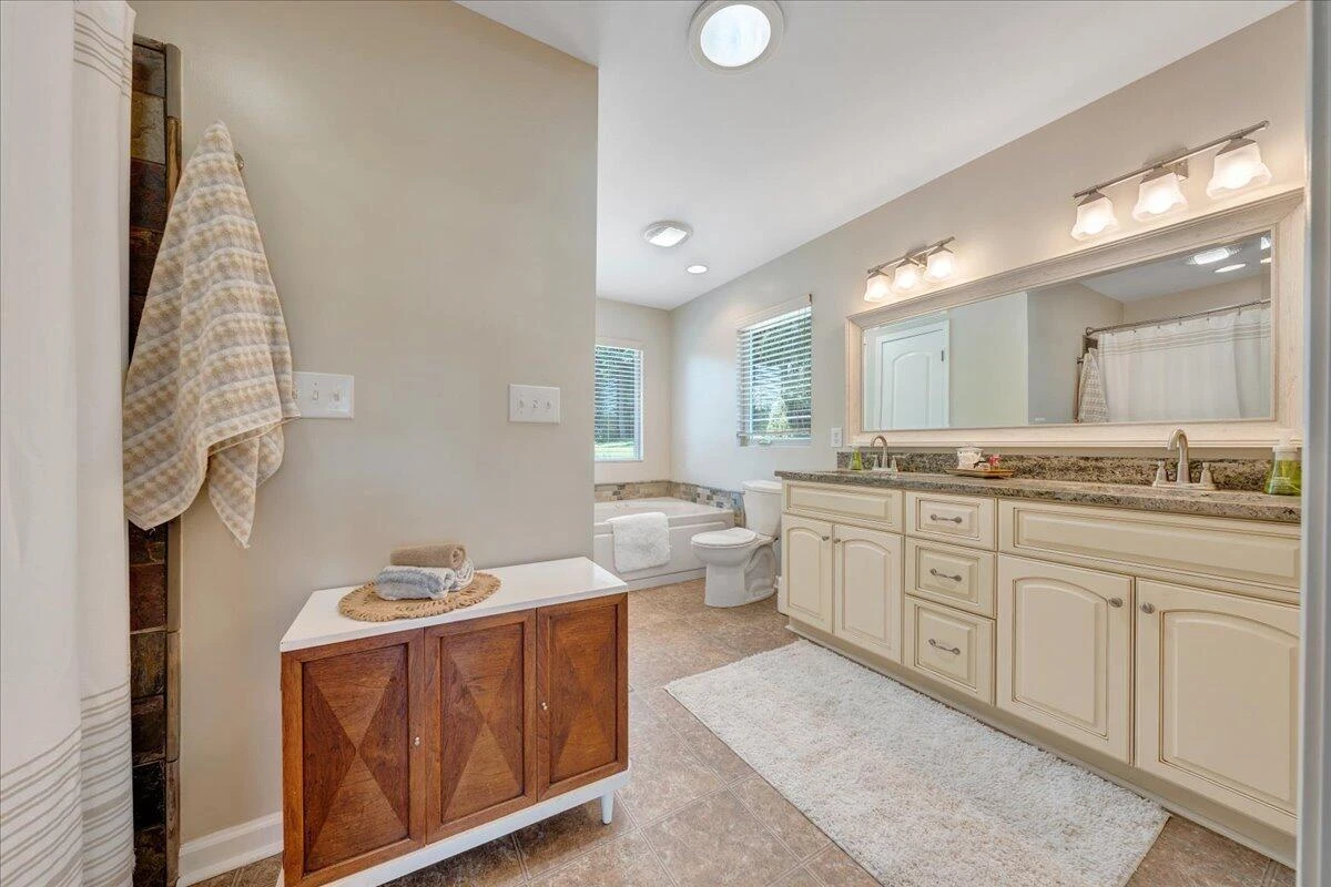 1076 Shorevue CIR - Photo 20
