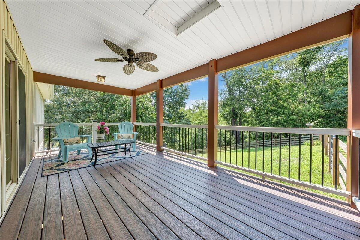 1076 Shorevue CIR - Photo 22