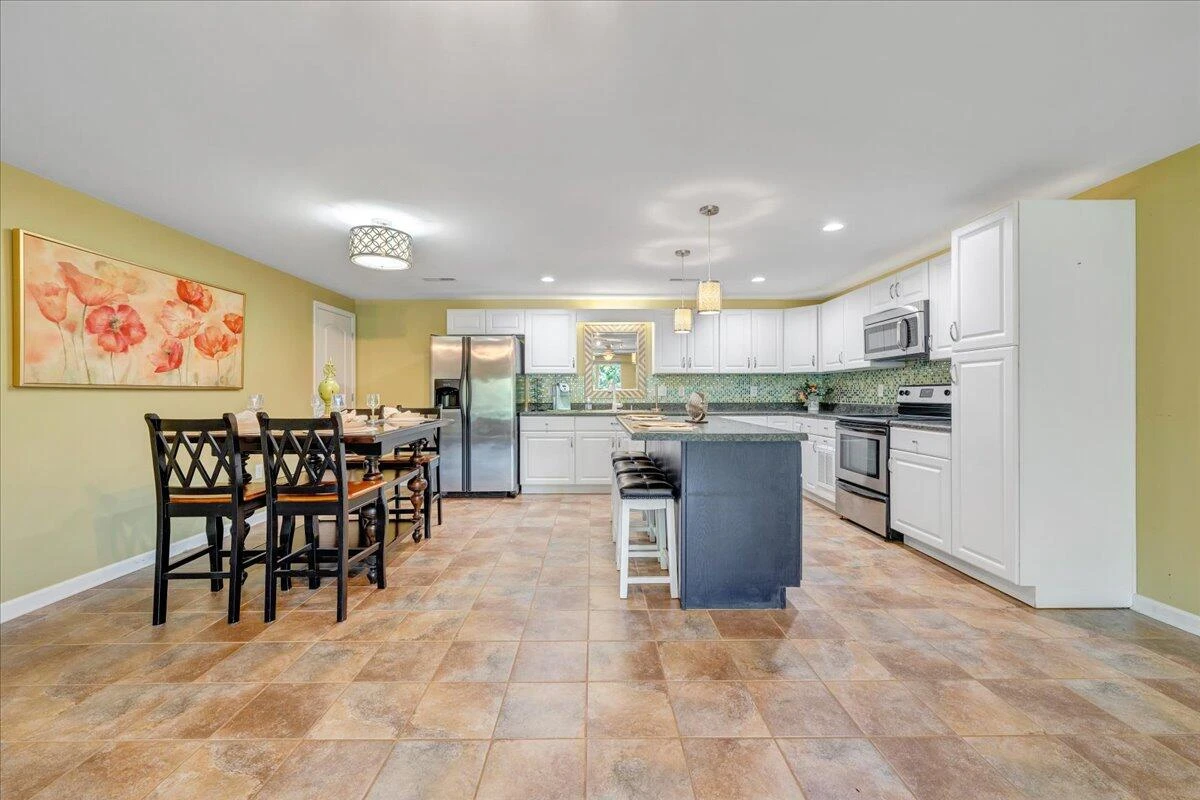 1076 Shorevue CIR - Photo 23